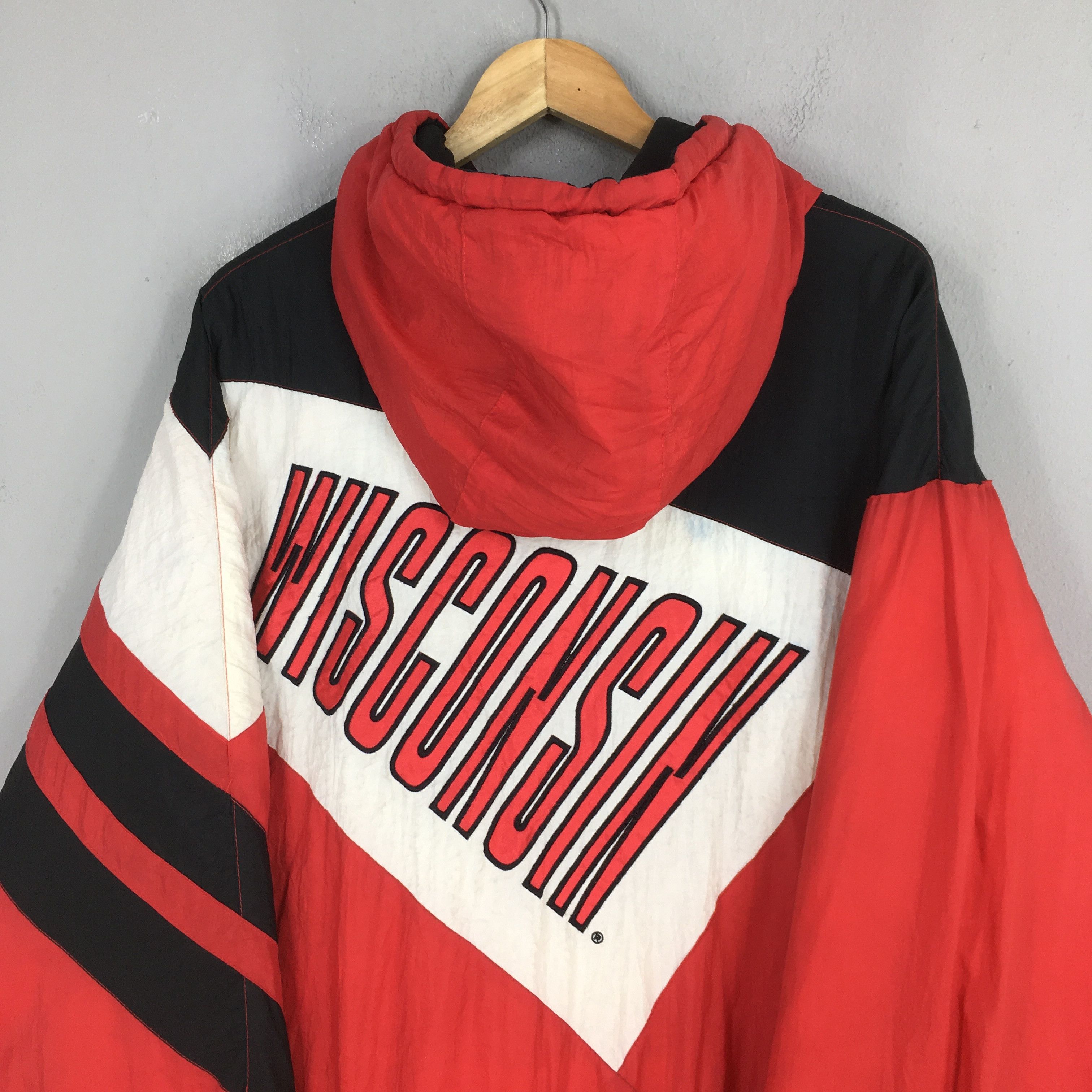 NCAA Vintage Wisconsin Badgers Ncaa Hoodie Jacket XLarge Size US XL / EU 56 / 4 - 9 Thumbnail