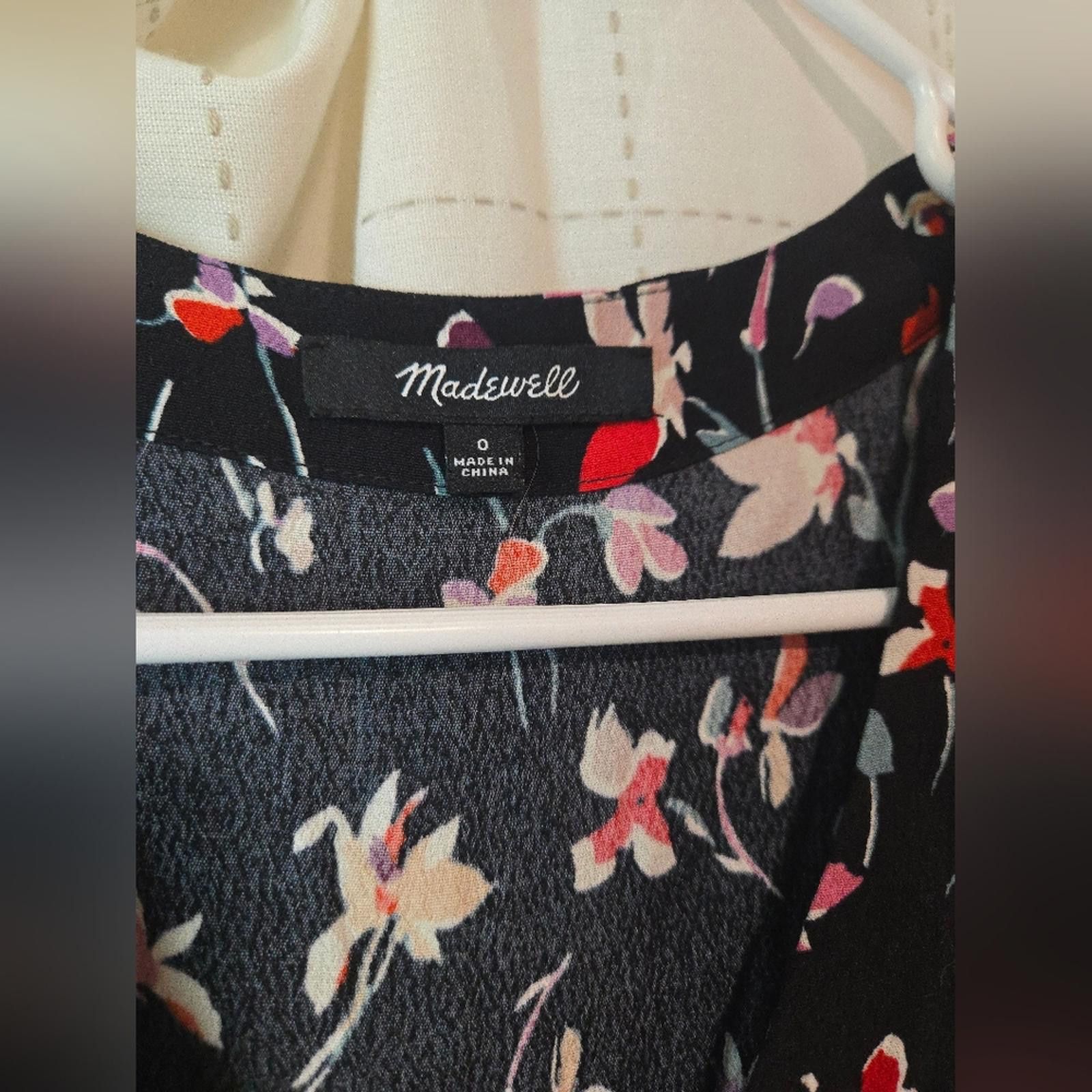 Madewell Madewell V-Neck Button-Front Mini Dress in Drifting Flowers Size XS / US 0-2 / IT 36-38 - 3 Thumbnail
