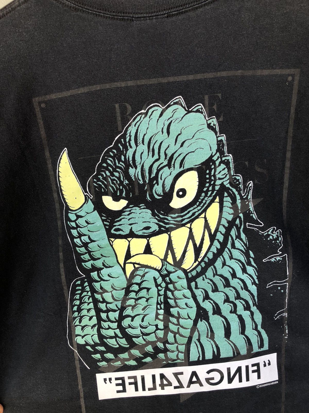 Band Tees Thrashed Vintage Badmotorfinger Fingaz4Life Sun Faded Tee Size US L / EU 52-54 / 3 - 14 Thumbnail