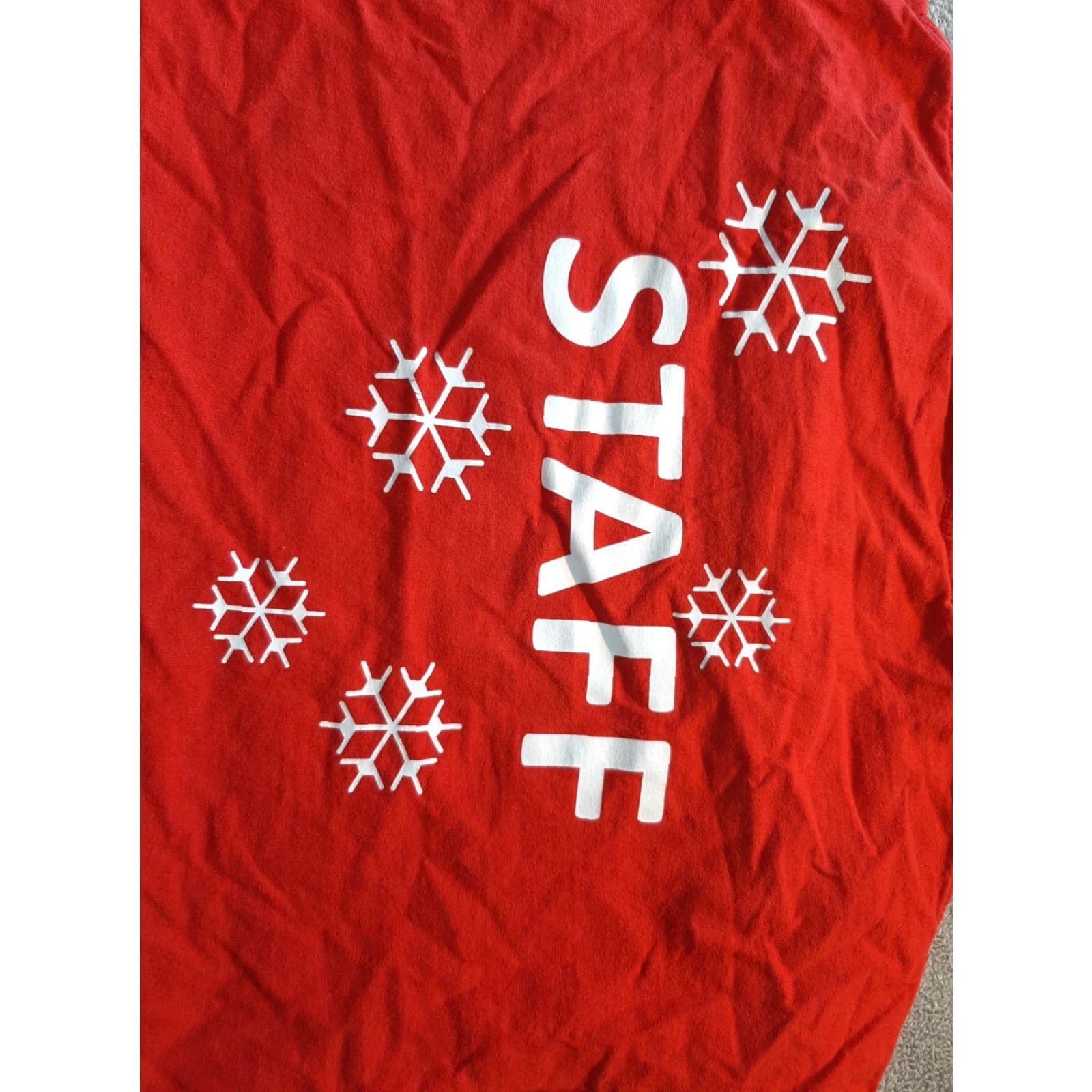 Gildan Columbia Sportswear Staff T-Shirt Mens L Snowflakes Red Christmas Outdoors TOP Size US L / EU 52-54 / 3 - 7 Thumbnail