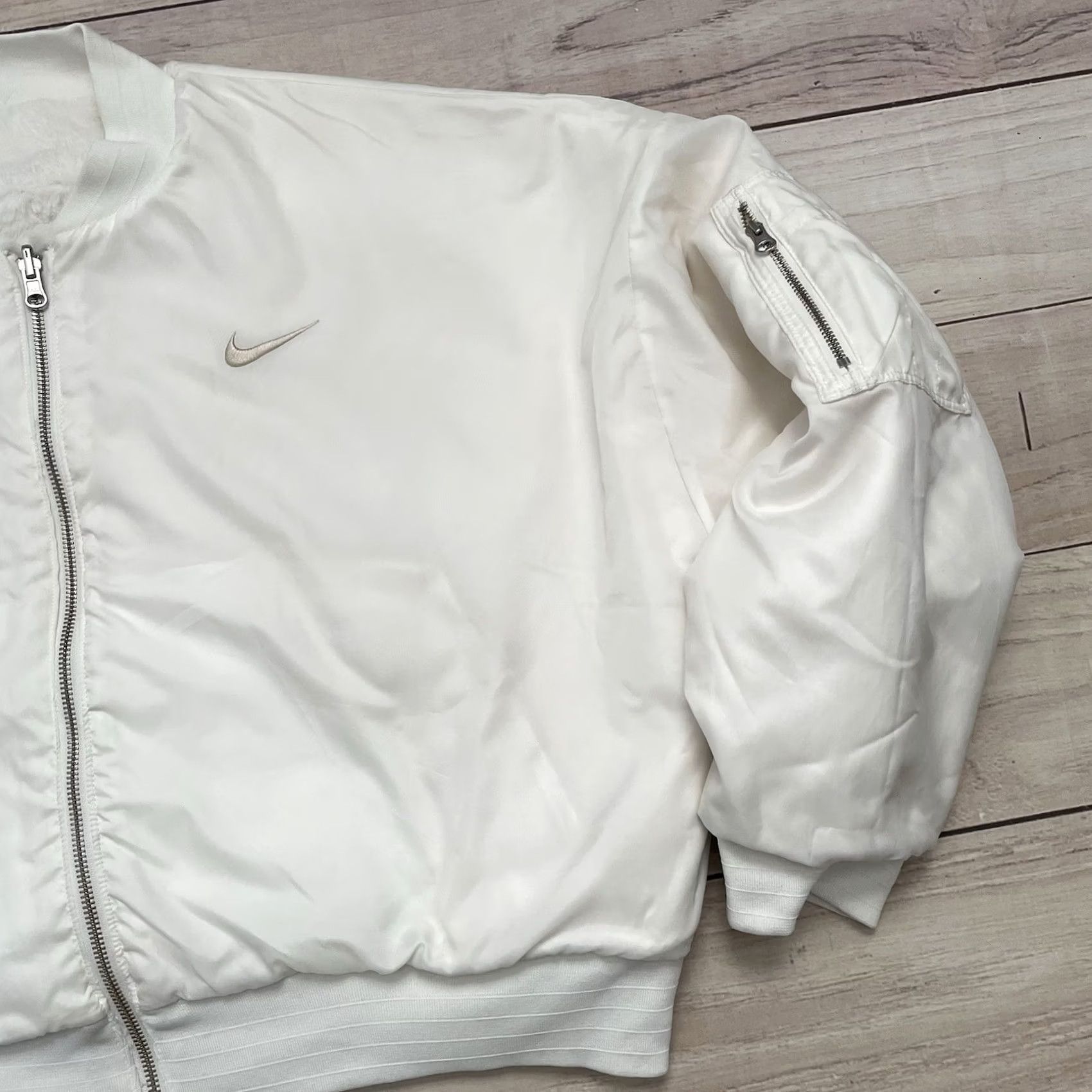 Nike VINTAGE? No – ignore. Reversible Faux Fur Satin Bomber Jacket Nike Women M White NWT FB8692-133 jacket Size M / US 6-8 / IT 42-44 - 4 Thumbnail