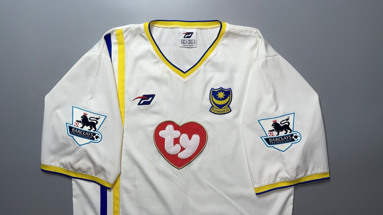 Pompeii × Vintage PORTSMOUTH POMPEY 2004/2005 FOOTBALL THIRD JERSEY #20 YAKUBU Size US S / EU 44-46 / 1 - 3 Thumbnail