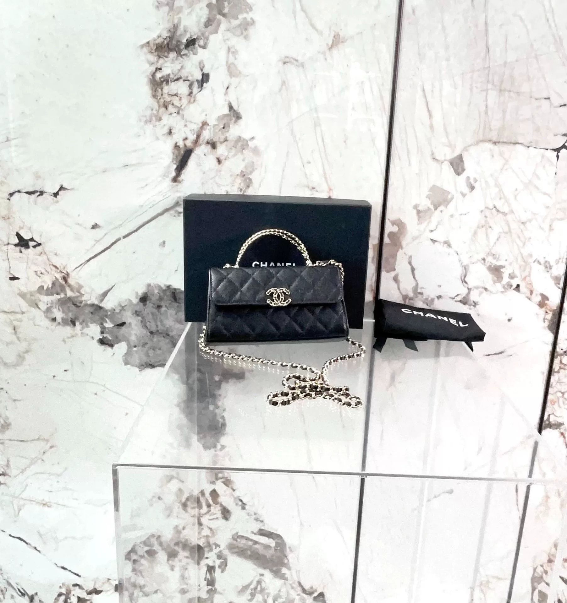 Chanel Pre-loved Bag Very good condition Size ONE SIZE - 1 Thumbnail