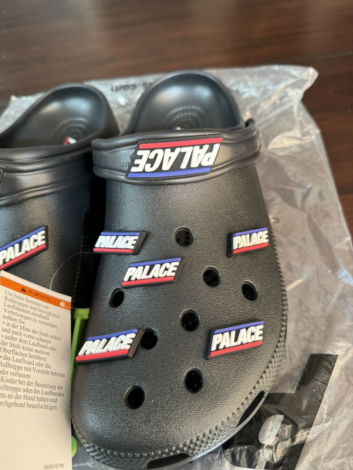 Crocs × Palace Palace Basically A Crocs Black Size US 13 / EU 46 - 3 Thumbnail