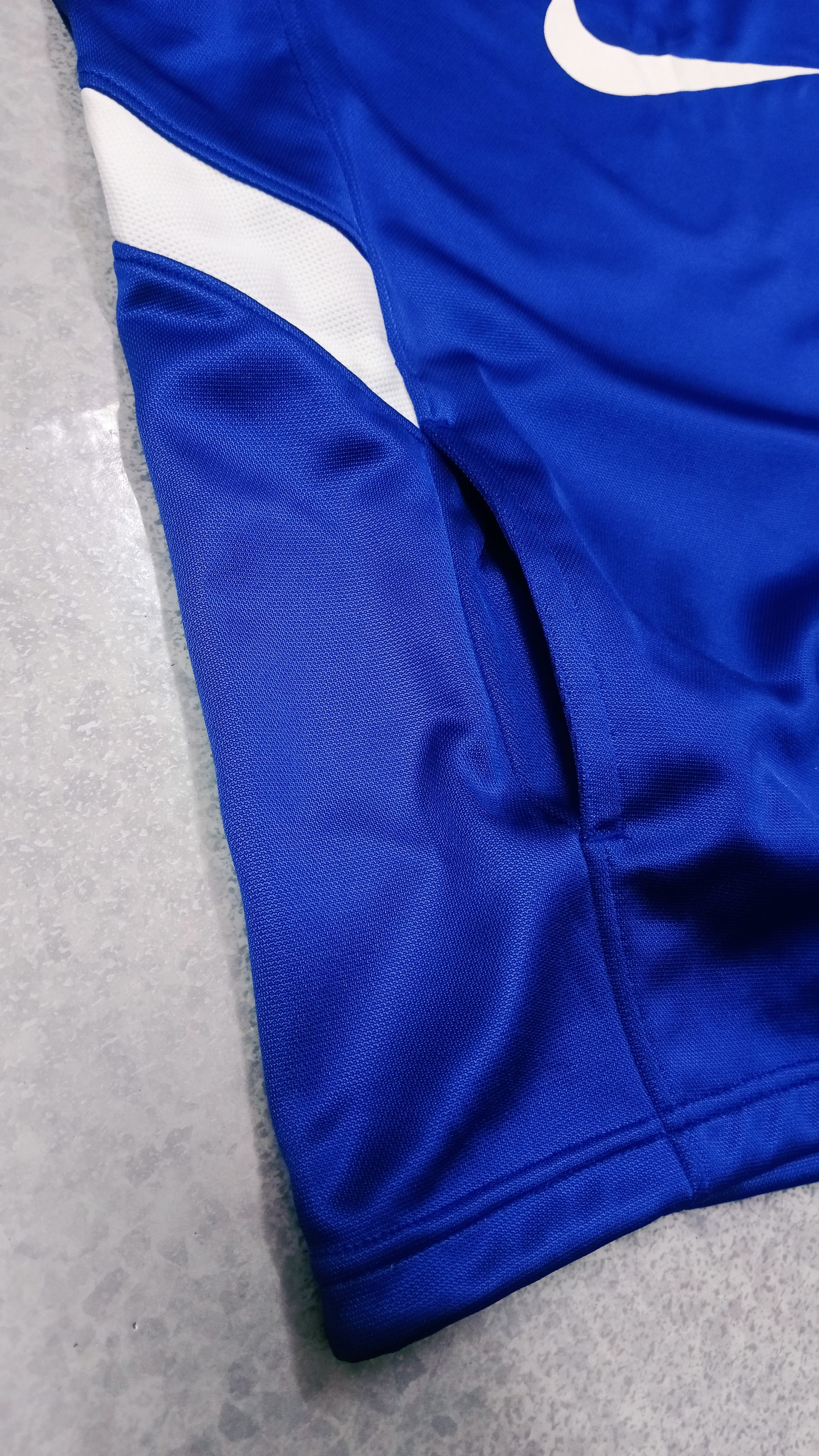 Nike Vintage Nike Football Training Sweater Size US L / EU 52-54 / 3 - 5 Thumbnail