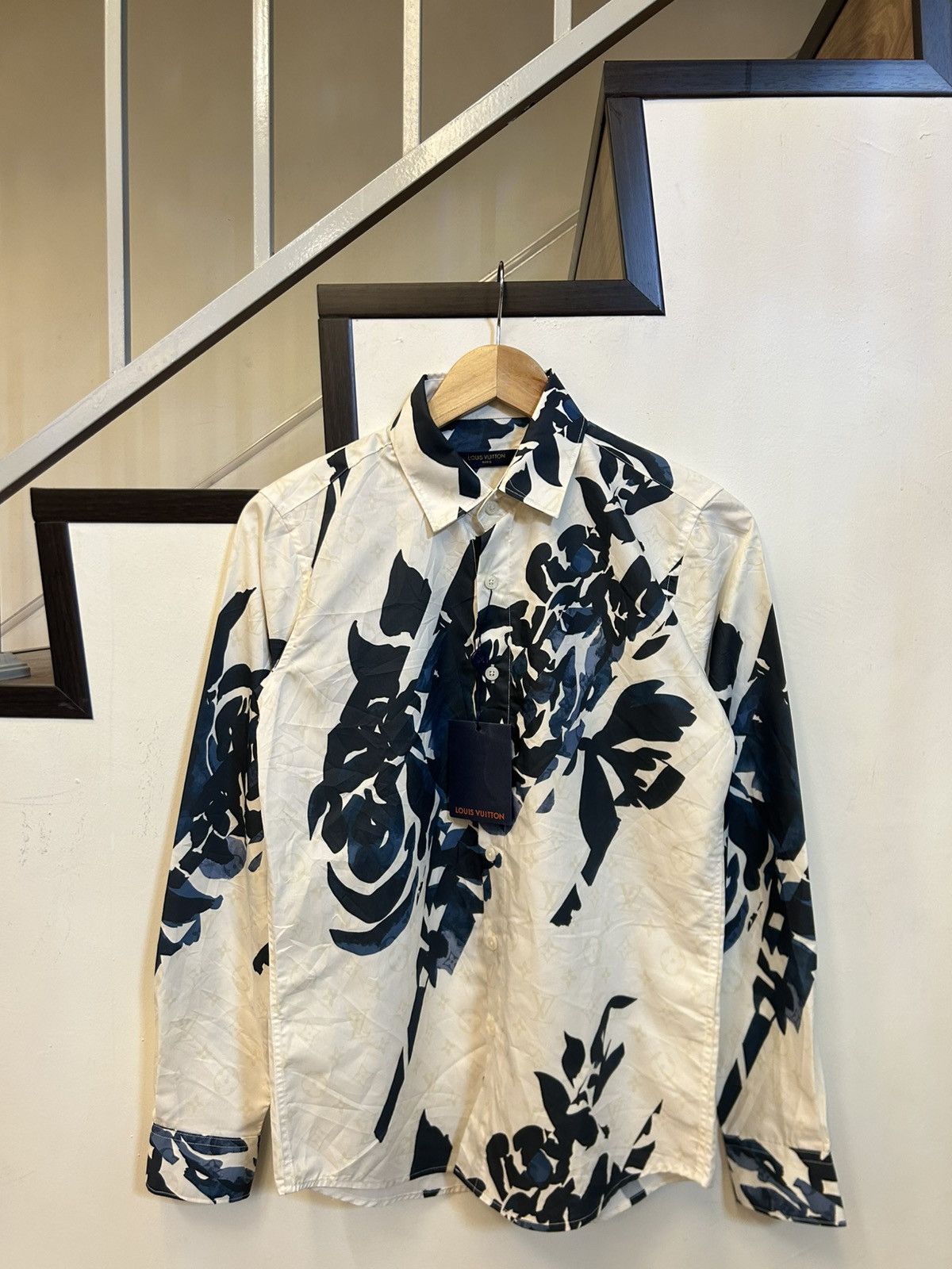 Louis Vuitton Louis Vuitton x Virgil Abloh Monogram Tapestry Floral Shirt Size US M / EU 48-50 / 2 - 3 Thumbnail
