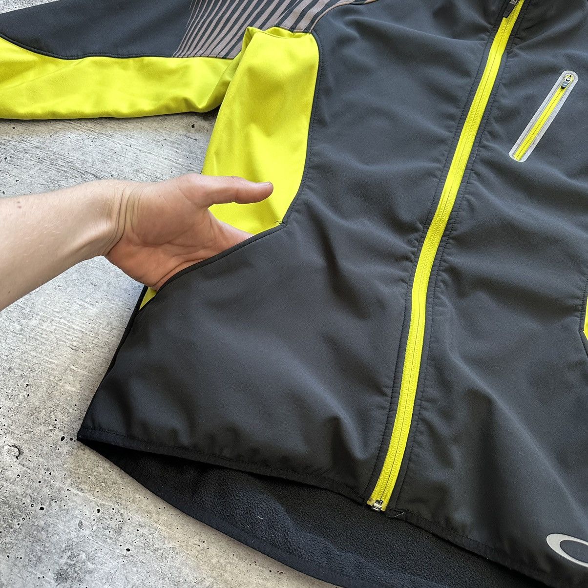 Oakley Oakley Running Zip Jacket Reflective Black Yellow Men’s Size US L / EU 52-54 / 3 - 5 Thumbnail