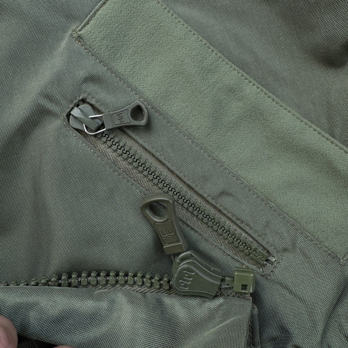 Vintage Vintage Military Nylon Bomber Jacket Size US L / EU 52-54 / 3 - 6 Thumbnail
