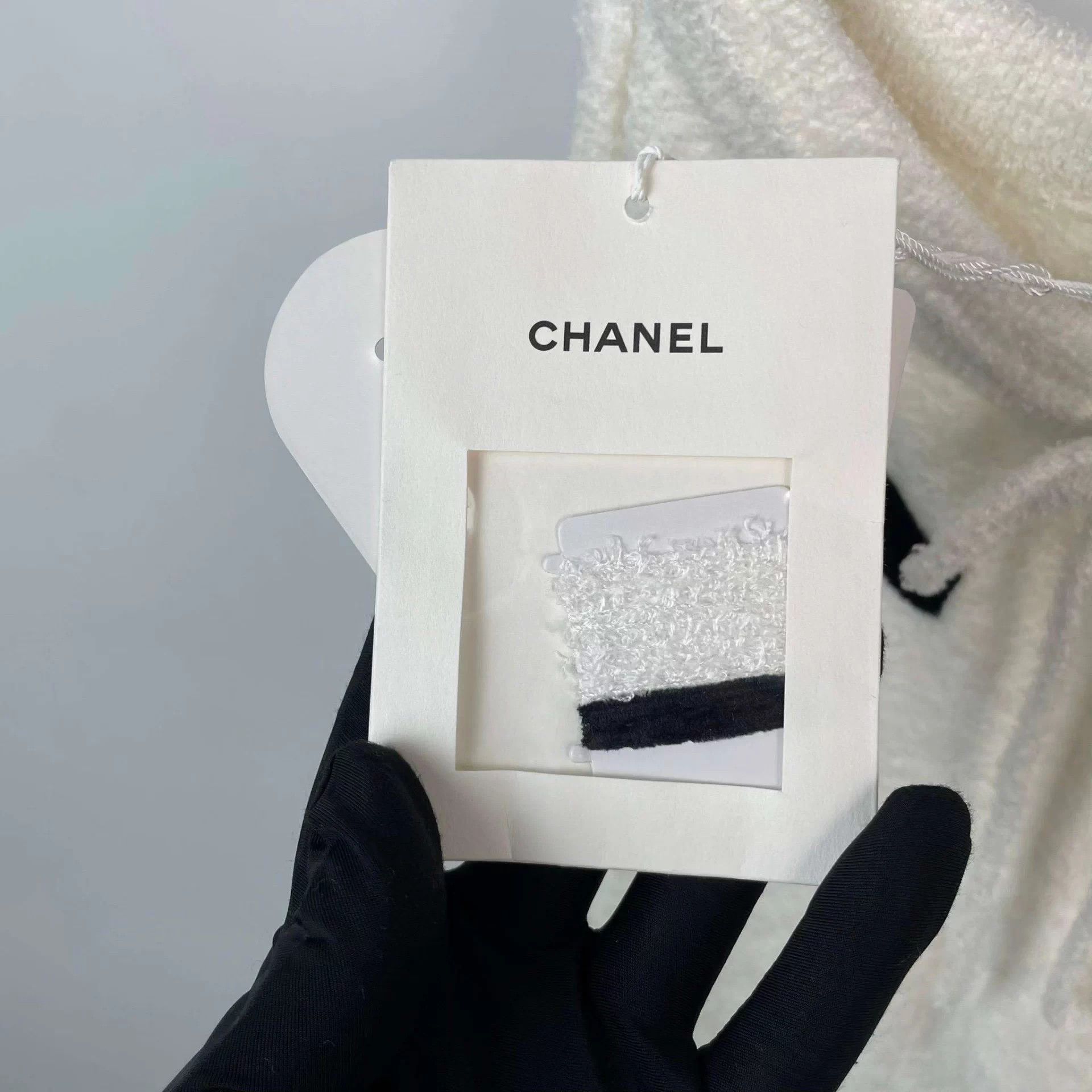 Chanel Chanel White Wavy Blue Trim Wide-Leg Pants 40/26C Size 28" / US 6 / IT 42 - 3 Thumbnail