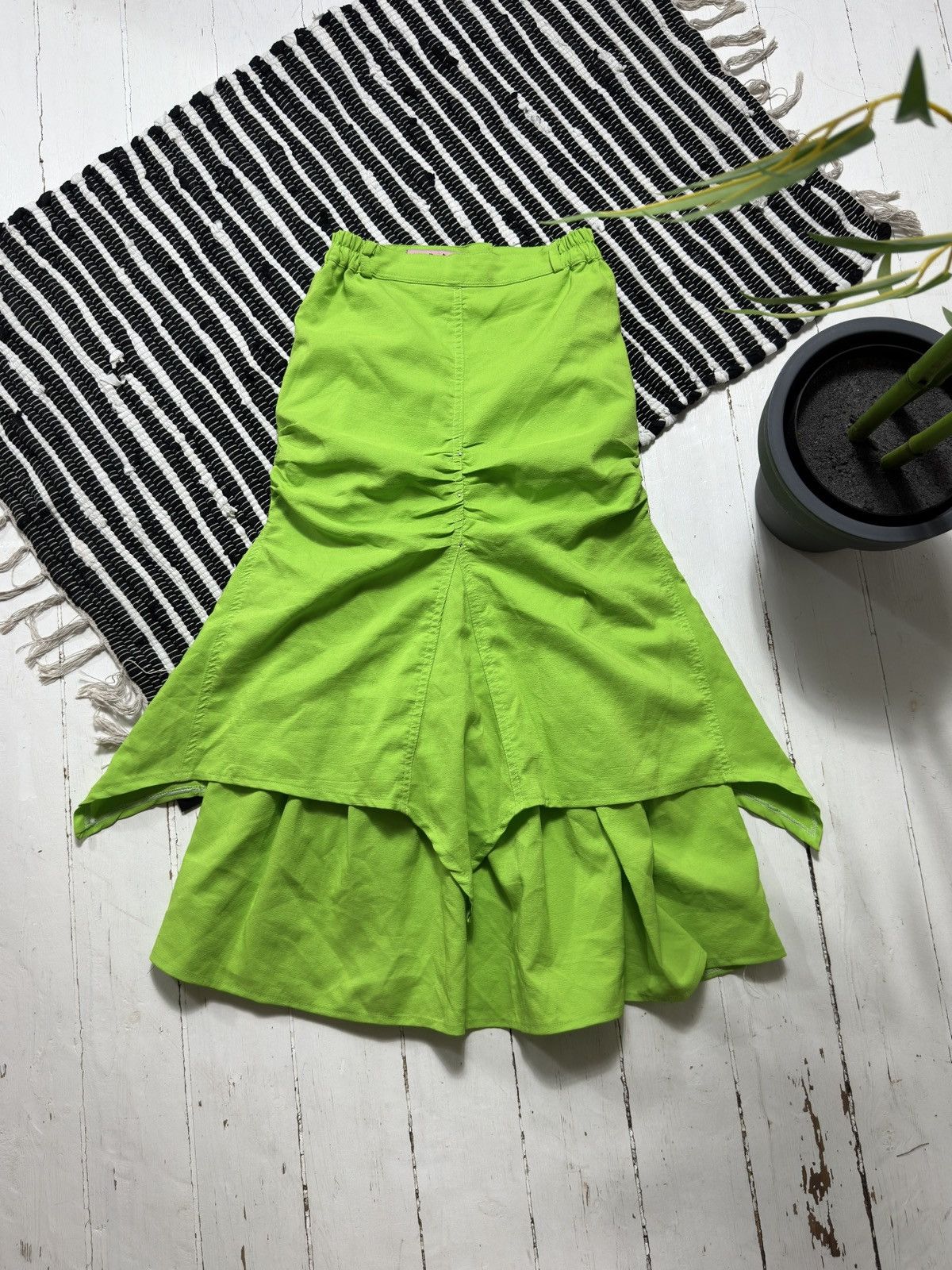 Other AVANT GARDE ASYMMETRICAL GREEN MIDI SKIRT Size 27" / US 4 / IT 40 - 2 Thumbnail