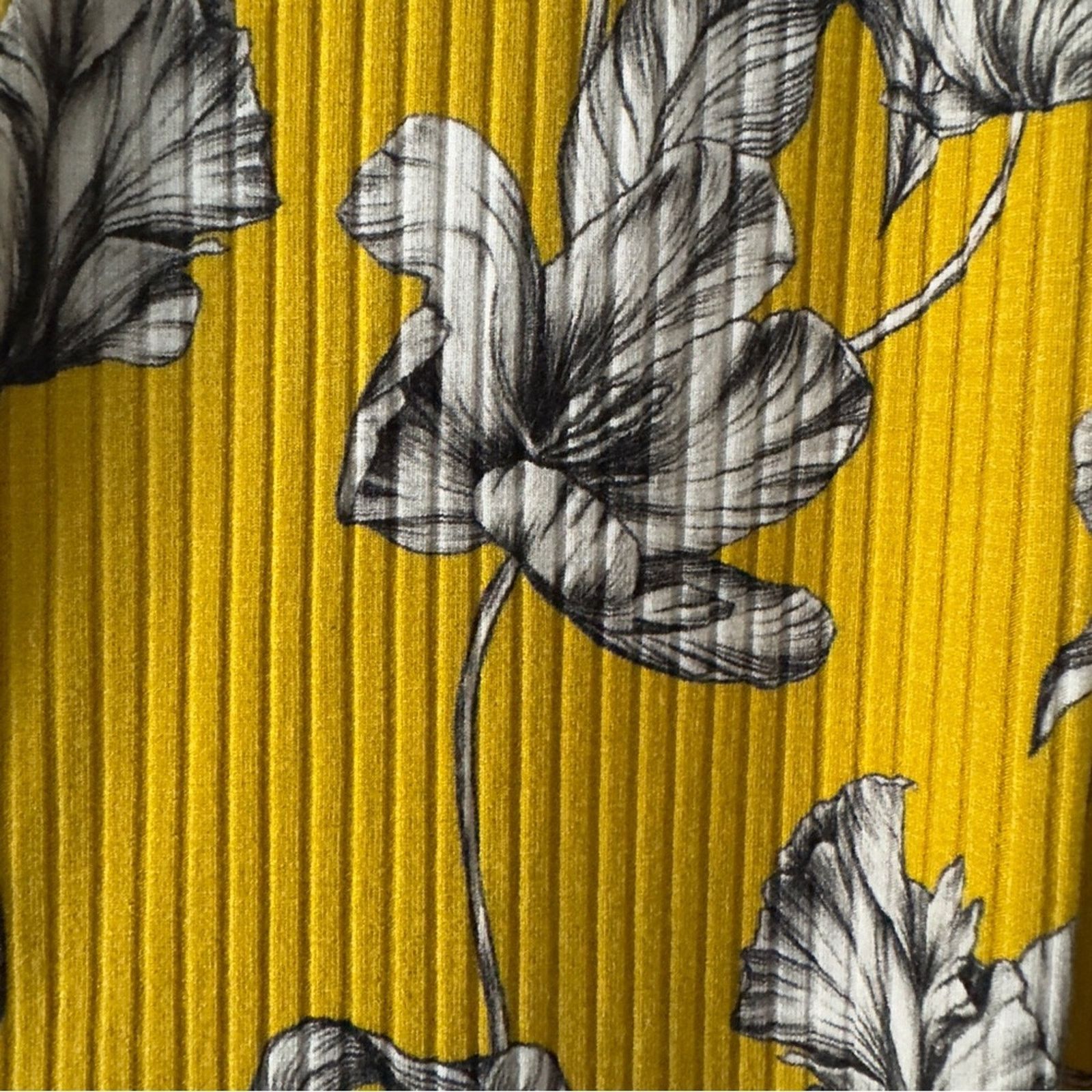 Other Sommer Floral Yellow Halter Neck Bodysuit Button Keyhole EUC Size S / US 4 / IT 40 - 7 Thumbnail