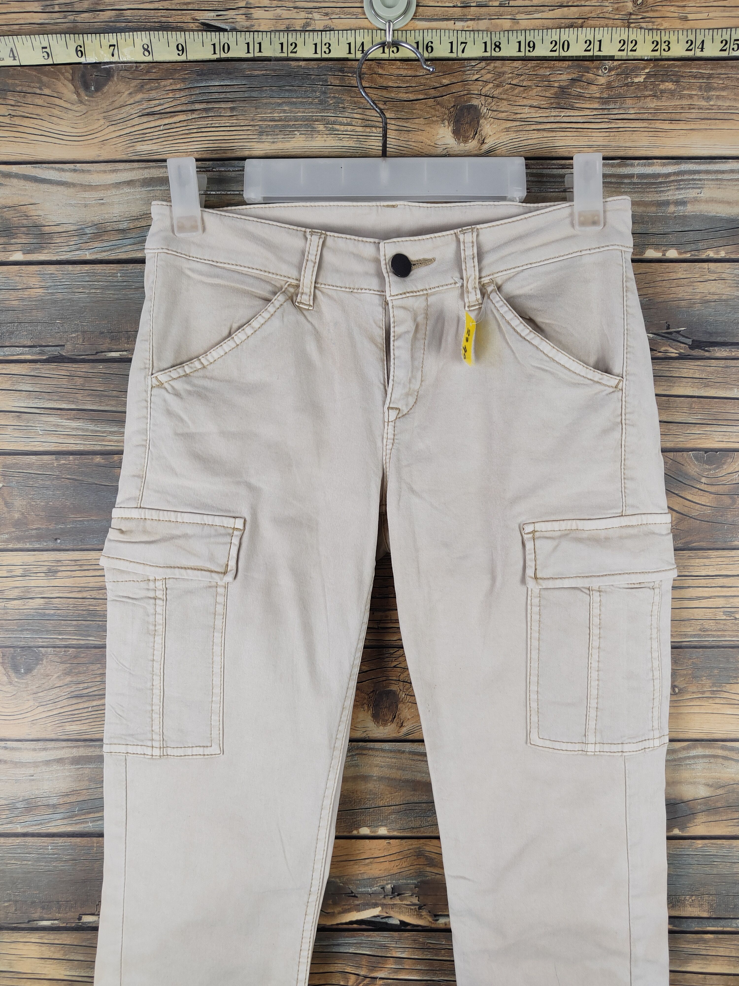 Japanese Brand DL Uniqlo Ivory Multipocket Cargo Pants #2340 Size 25" / US 0 / IT 36 - 2 Thumbnail