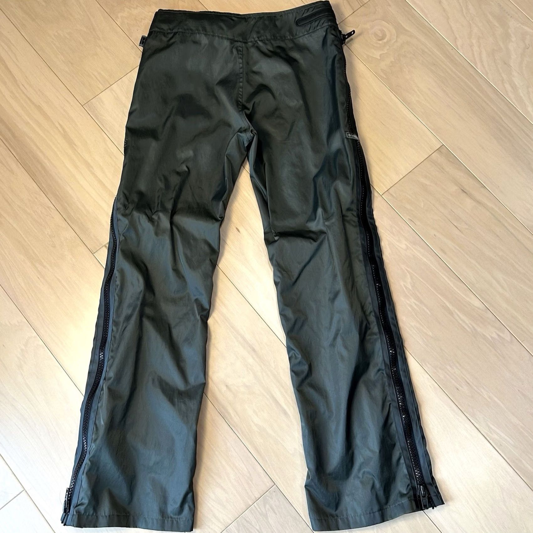 Vintage VINTAGE Doosh Y2K Nylon Streetwear Zip Baggy Pant Men’s 34 Gray Wide-Leg Logo 32 Inseam 11 Rise Mens Size US 34 / EU 50 - 2 Thumbnail