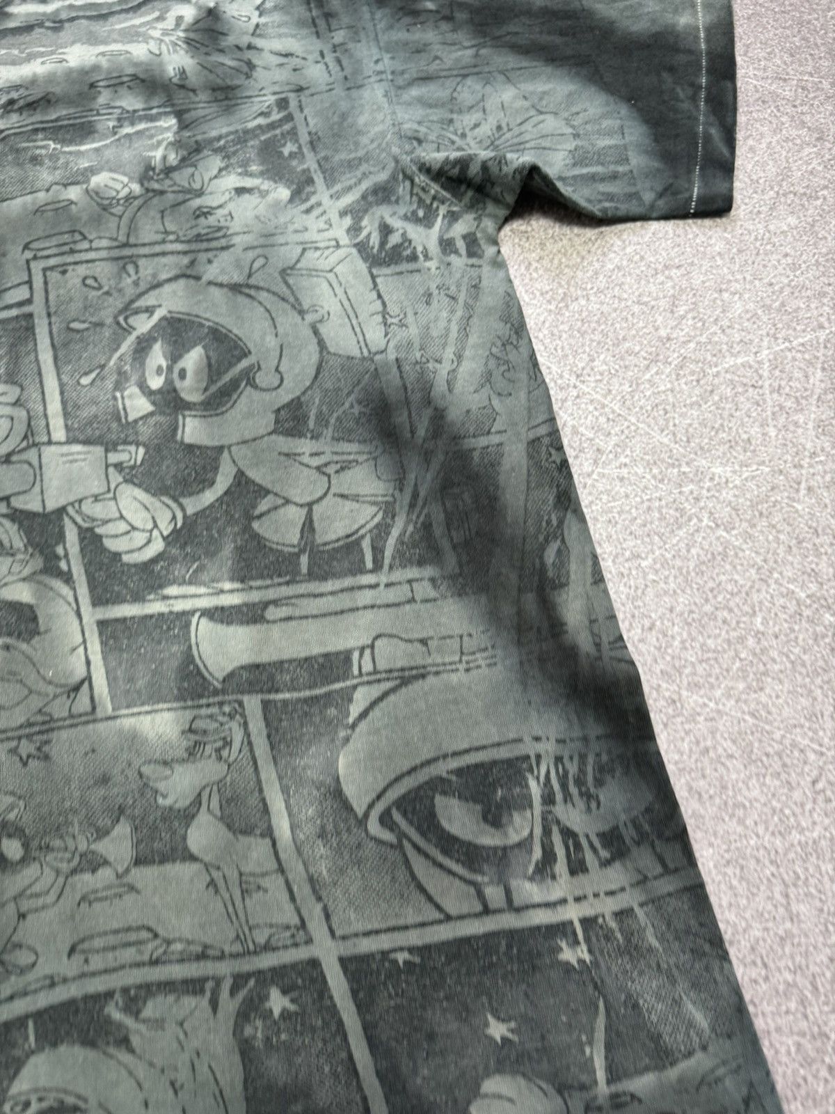 Warner Bros Vintage 1994 Looney Tunes T Shirt Over Print Graphic Tee Size US XL / EU 56 / 4 - 7 Thumbnail
