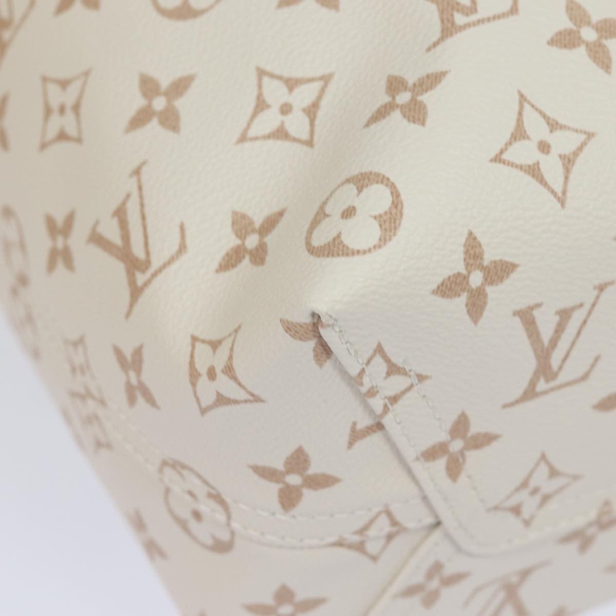 Louis Vuitton LOUIS VUITTON Monogram Dune Atlantis GM Tote Bag White Size ONE SIZE - 9 Thumbnail