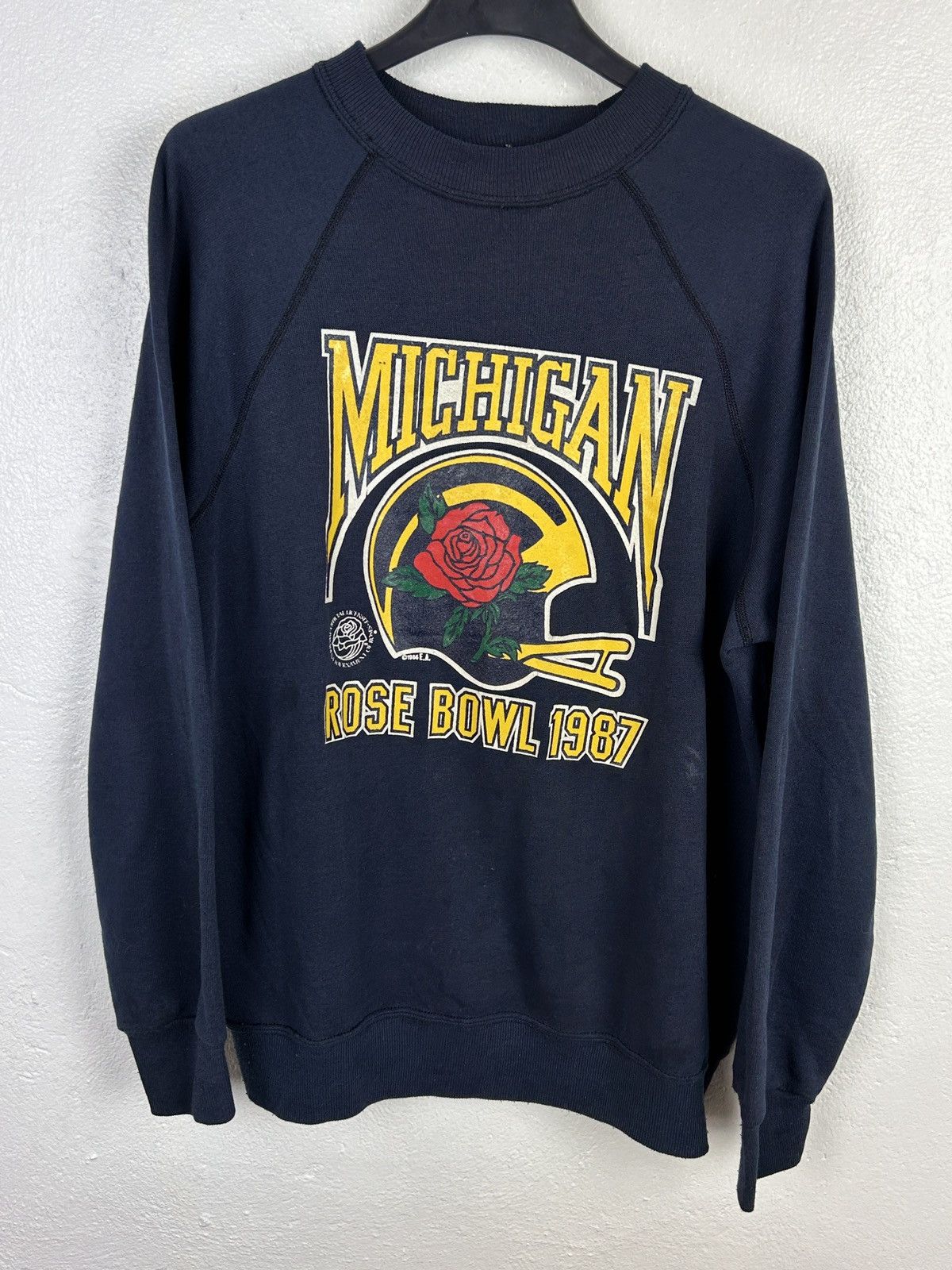 NCAA 80s Vintage Michigan Wolverines Rose Bown 1987 Sweatshirt Size US S / EU 44-46 / 1 - 1 Thumbnail