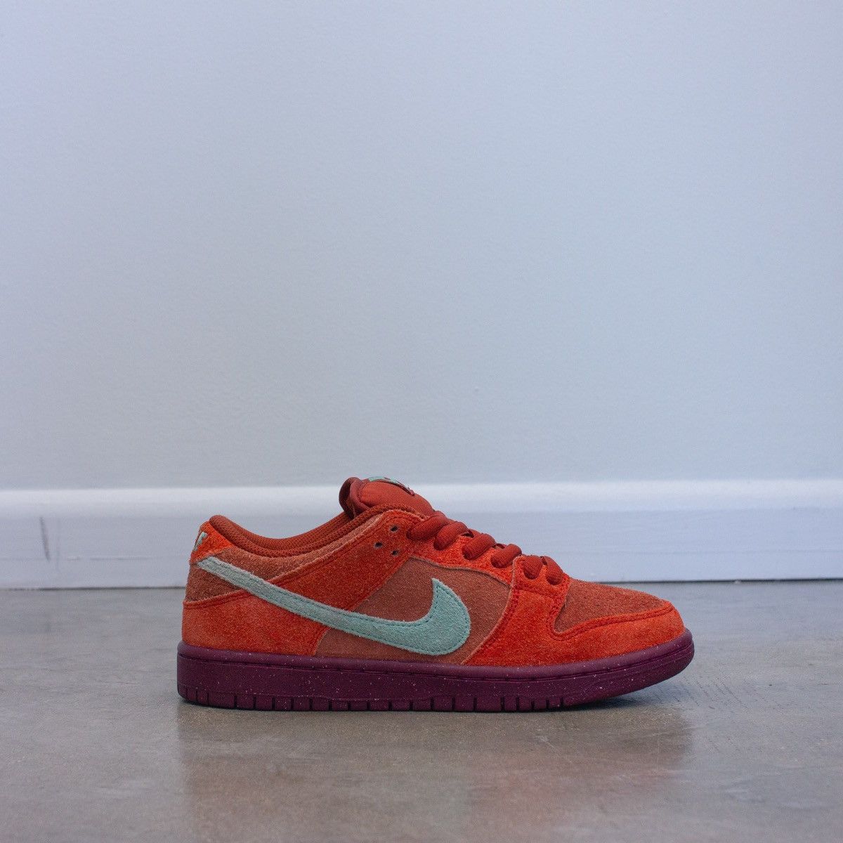 Nike Nike Dunk Low SB 'Mystic Red' - DV5429 601 Size Size US 7.5 / IT 37.5 - 10 Thumbnail