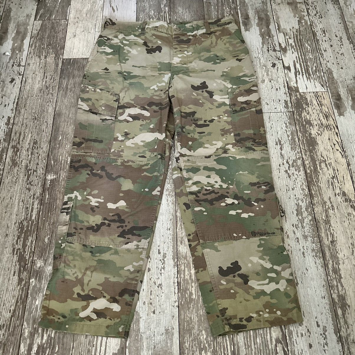Vintage Vintage Army Combat Uniform Pants Trousers Camo Unisex 36W Size US 36 / EU 52 - 1 Thumbnail