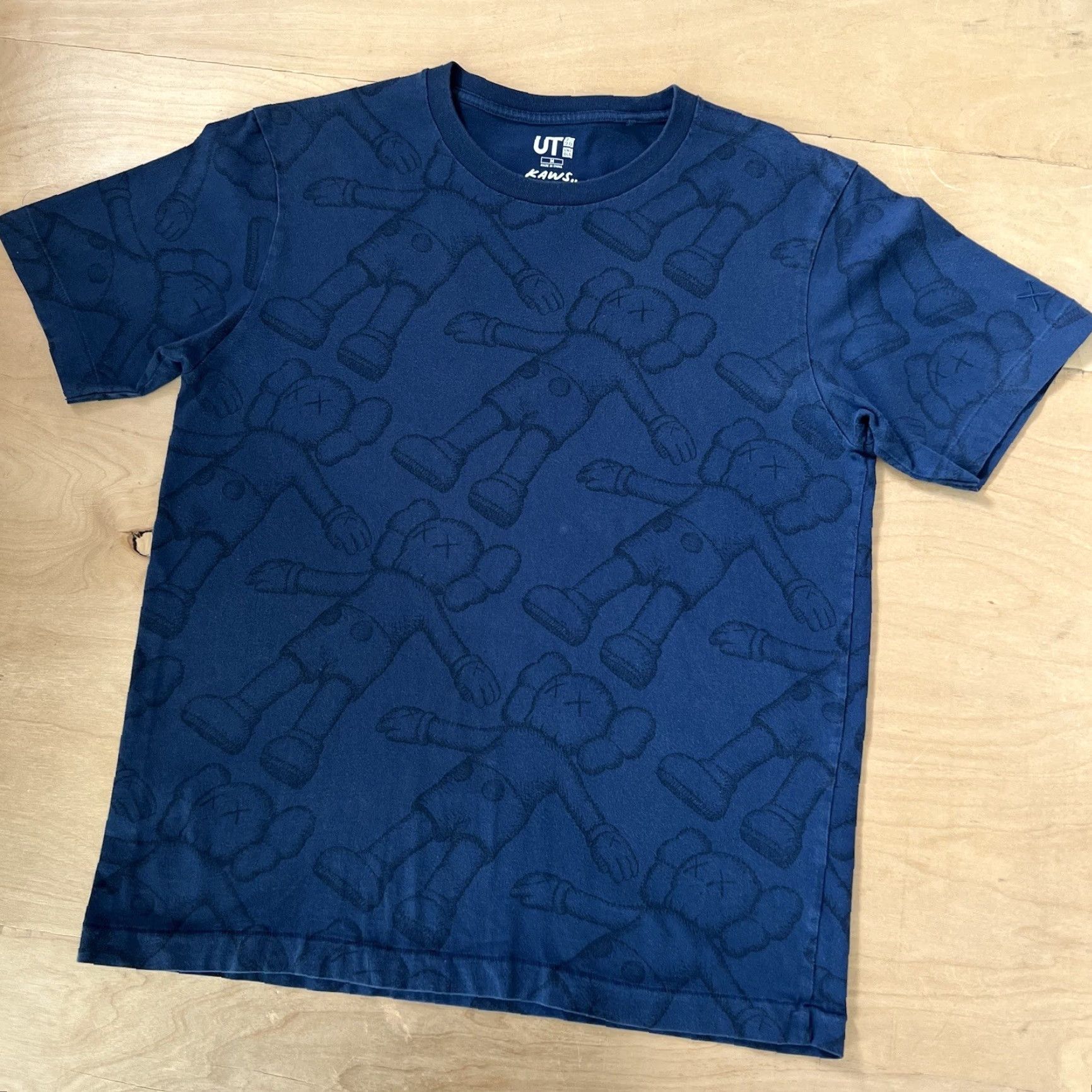 Uniqlo VINTAGE KAWS Uniqlo Shirt Medium Blue New York Streetwear All Over Print Art Size US M / EU 48-50 / 2 - 7 Thumbnail