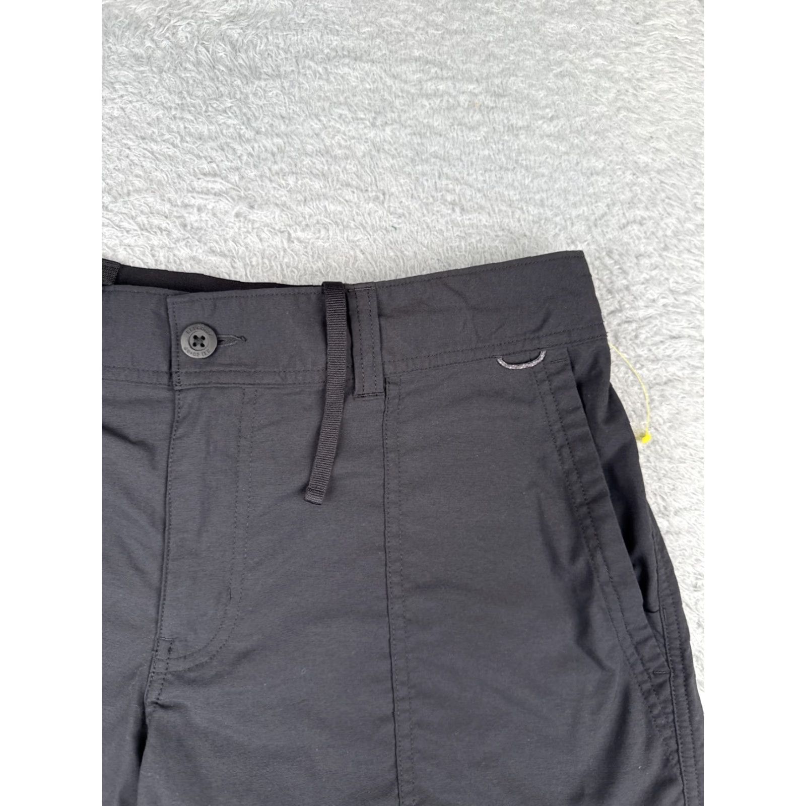 Vintage REI Women Shorts Cargo 14 Black Nylon Blend Pockets Hiking Camp Casual 32x9 Adult Women 14 Black REI Shorts Size 36" / US 14 / IT 50 - 5 Thumbnail