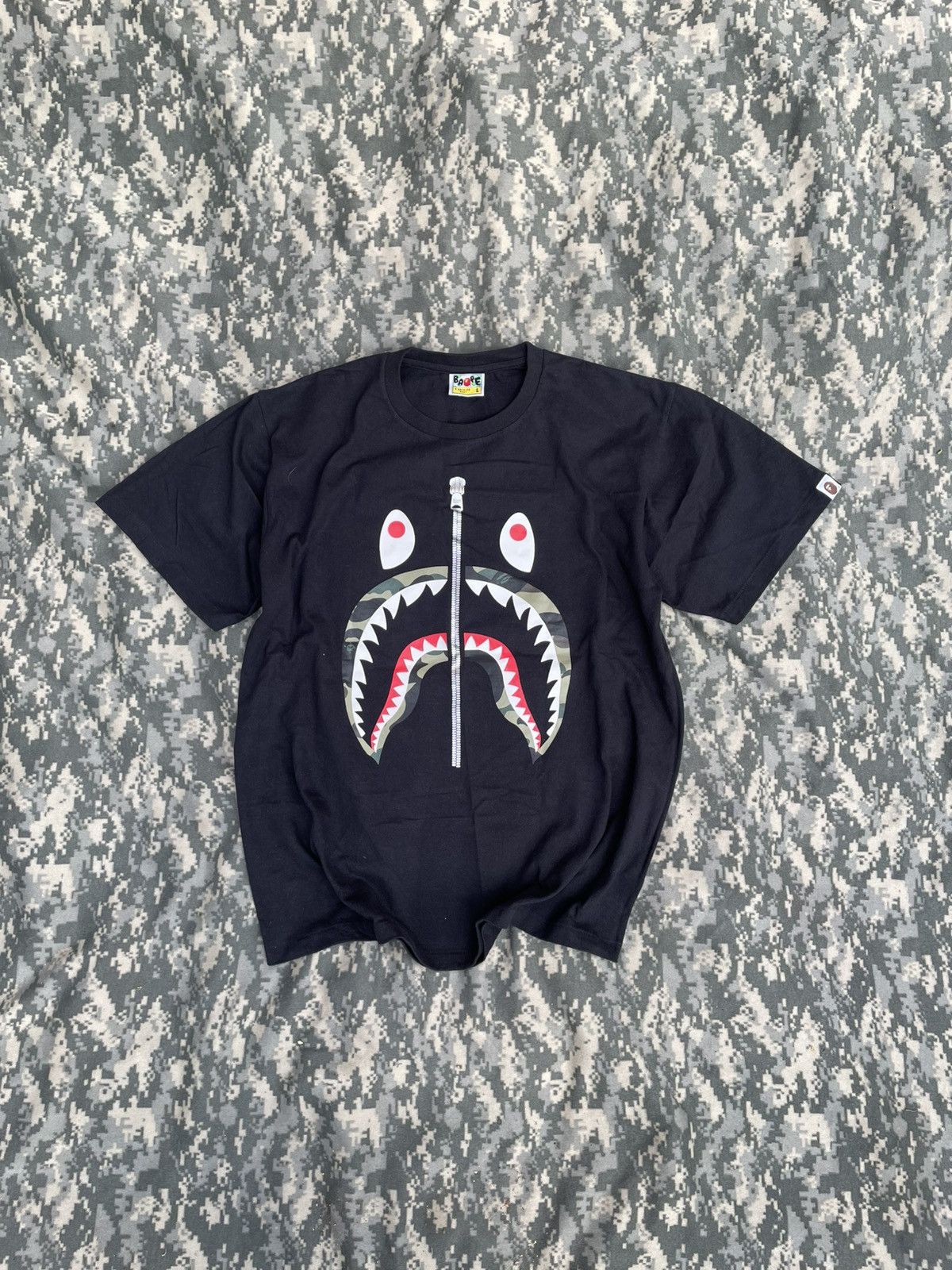 1ST CAMO SHARK TEE