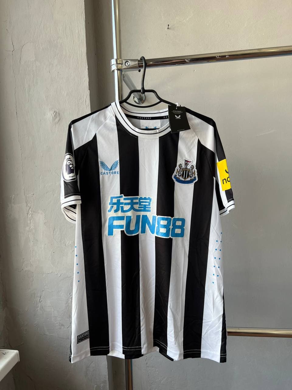 Castore 2022/23 NEWCASTLE UNITED HOME SOCCER JERSEY FOOTBALL SHIRT L Size US L / EU 52-54 / 3 - 2 Thumbnail