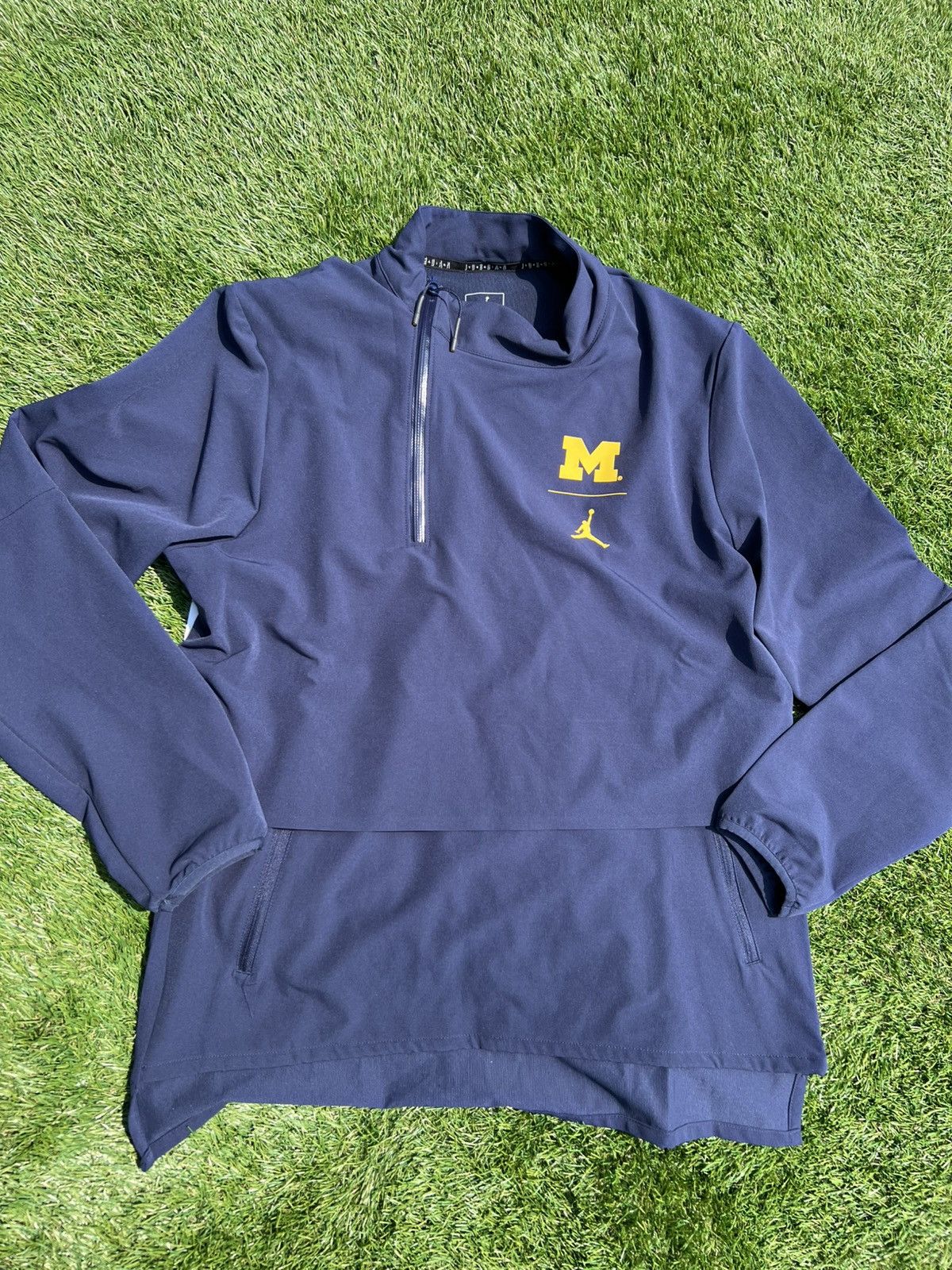 Jordan Brand Michigan Wolverines PE 1/4 Zip Sideline Nike Shield Size US L / EU 52-54 / 3 - 1 Thumbnail