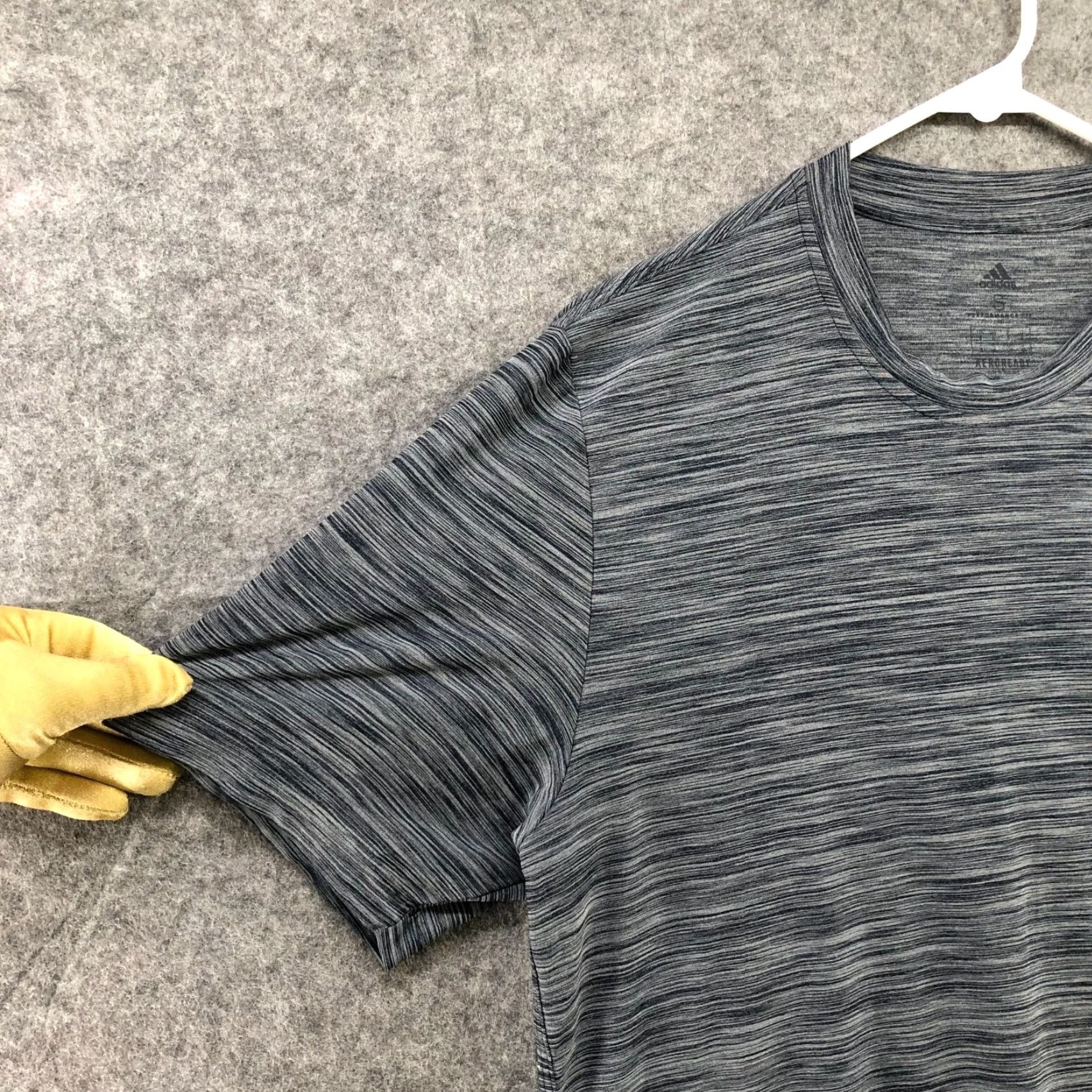 Adidas Adidas T Shirt Mens S Short Sleeve Gray Athletic Moisture Wicking Crew Neck Pullover Activewear Size US S / EU 44-46 / 1 - 5 Thumbnail