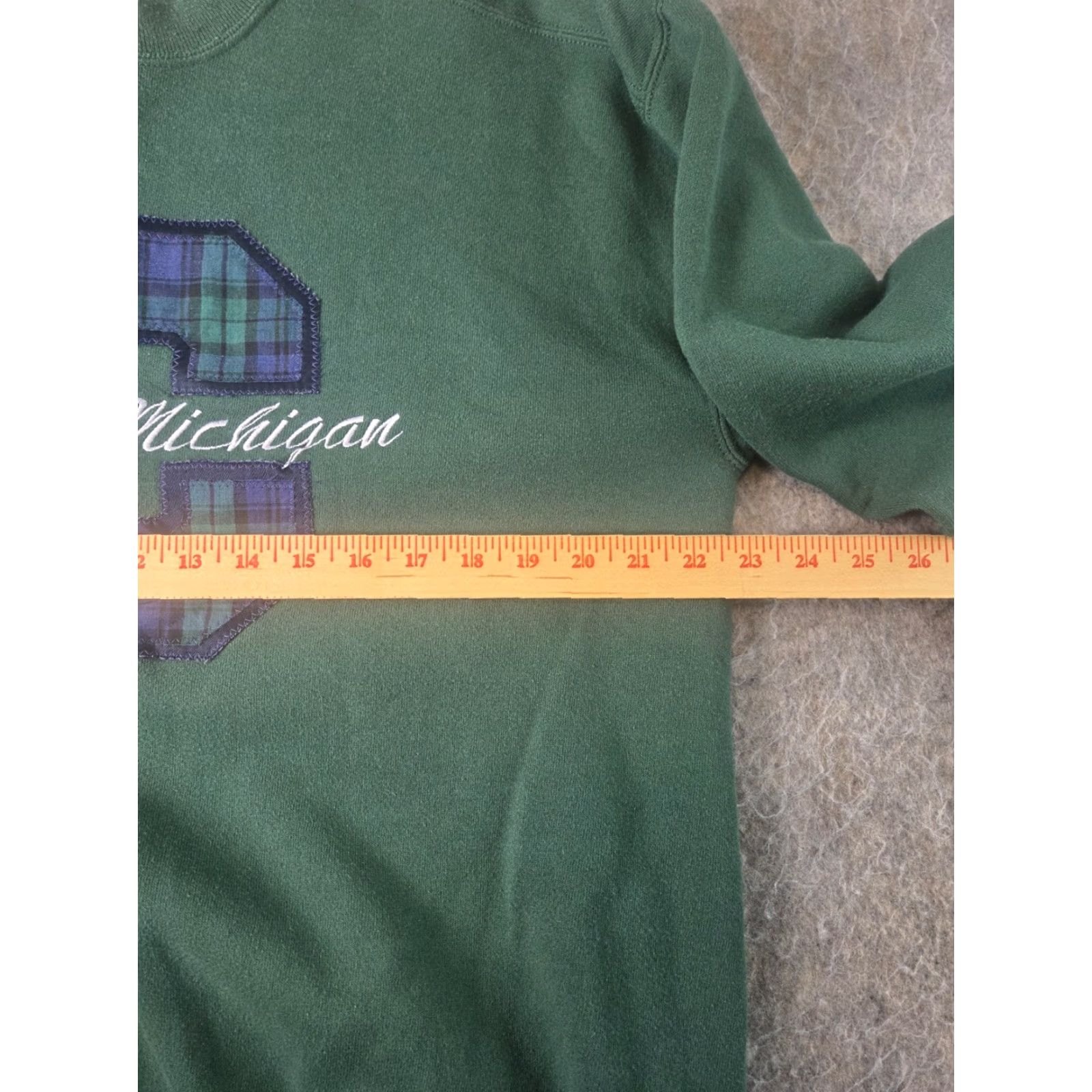 Vintage VINTAGE Gear Sweatshirt Unisex Adults XL Green Embroidered 90s Central Michigan Crew Neck Knit Heavyweight College University USA Size US XL / EU 56 / 4 - 7 Thumbnail