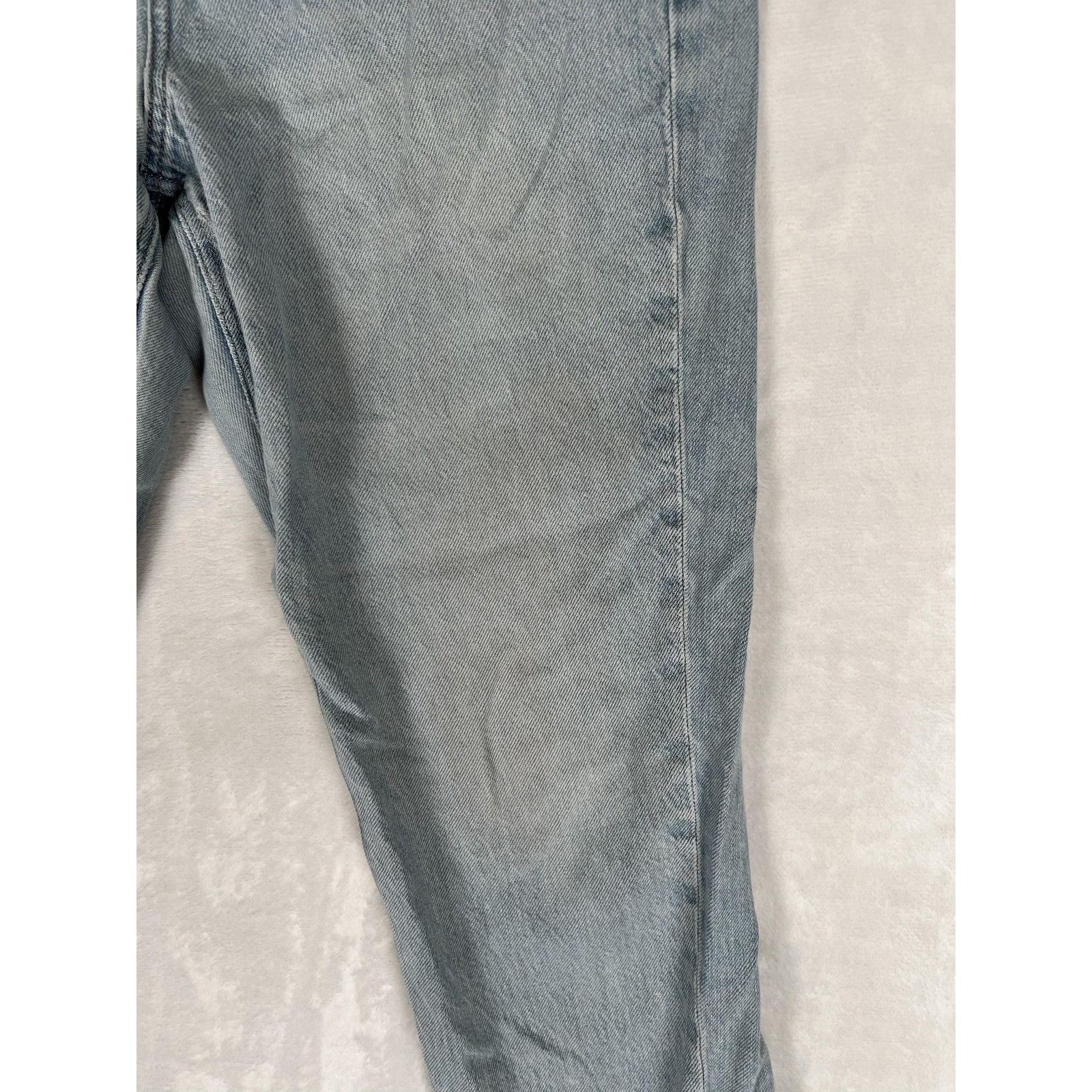 American Eagle Outfitters American Eagle Jeans Womens 8 Light Wash Mom Jean Strigid Bl Size 28" / US 6 / IT 42 - 2 Thumbnail