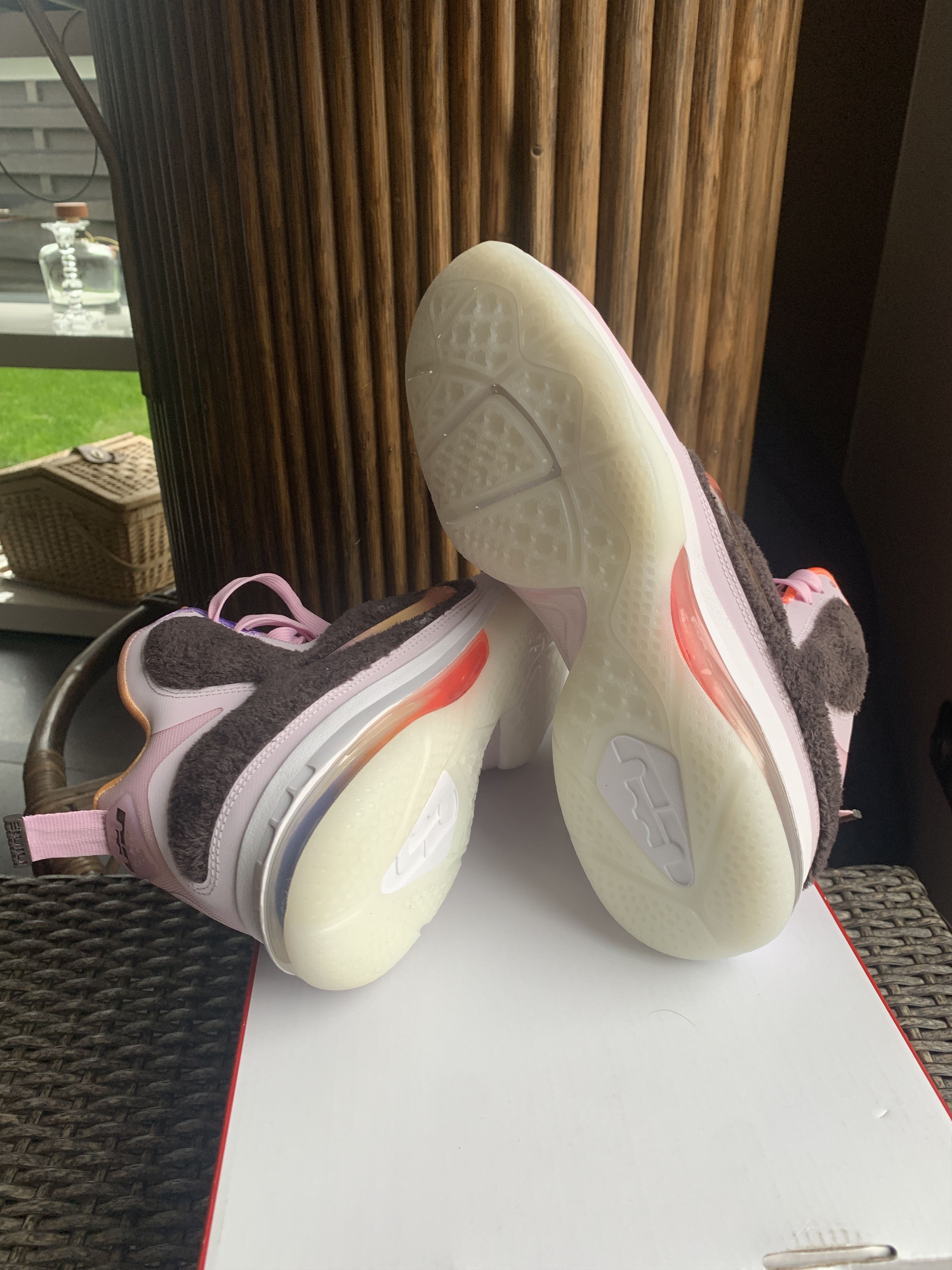 Nike NIKE LEBRON IX 9.5 US sneakers new 100% authentiques NO BOX Size US 9.5 / EU 42-43 - 10 Thumbnail