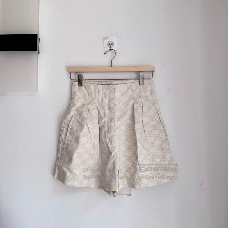 Fendi Fendi Cotton White High-Waisted Denim Shorts with Full Log Size 26" / US 2 / IT 38 - 1 Thumbnail