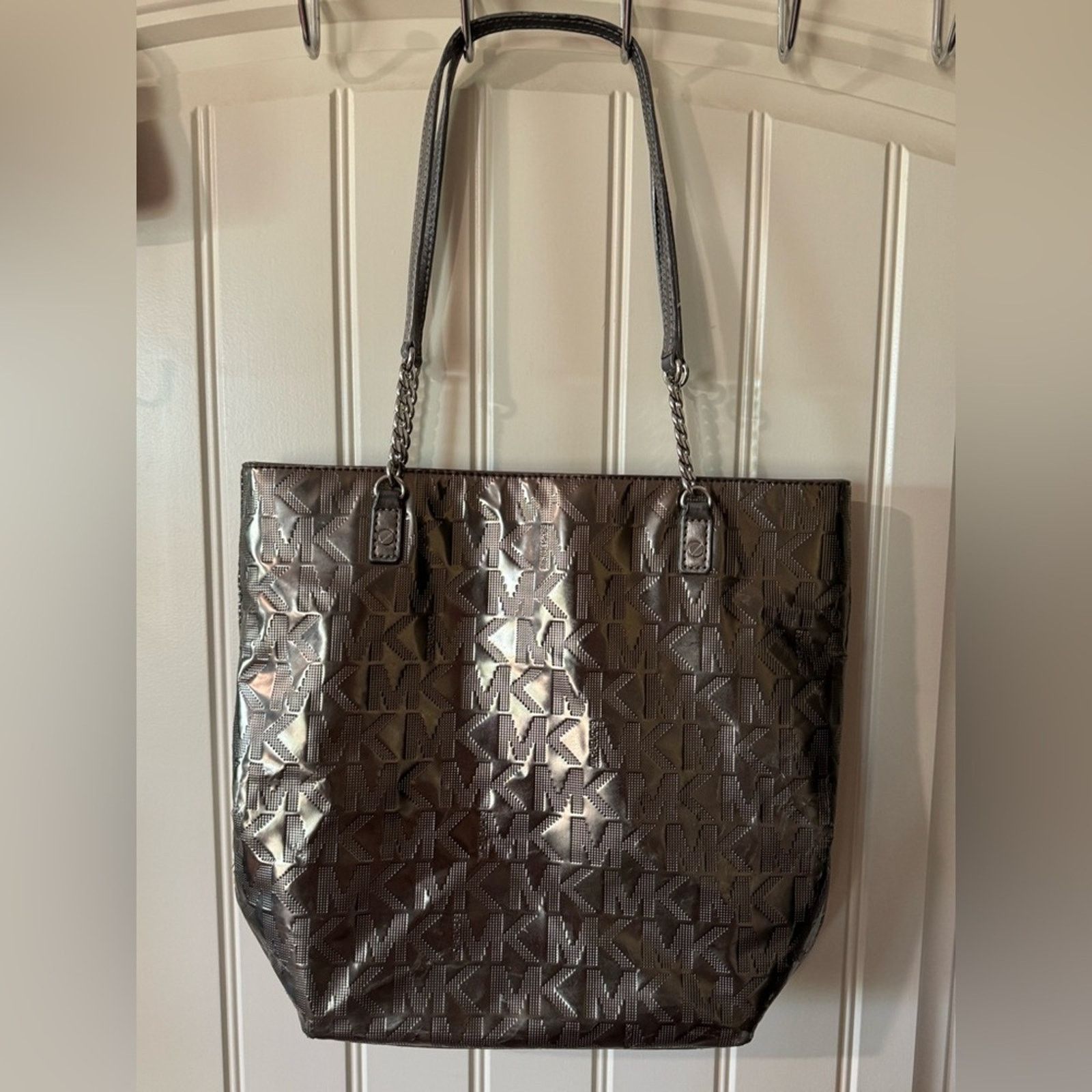 Michael Kors MICHAEL KORS 🩶 Monogrammed Metallic Tote with Silver Chains Size ONE SIZE - 5 Thumbnail