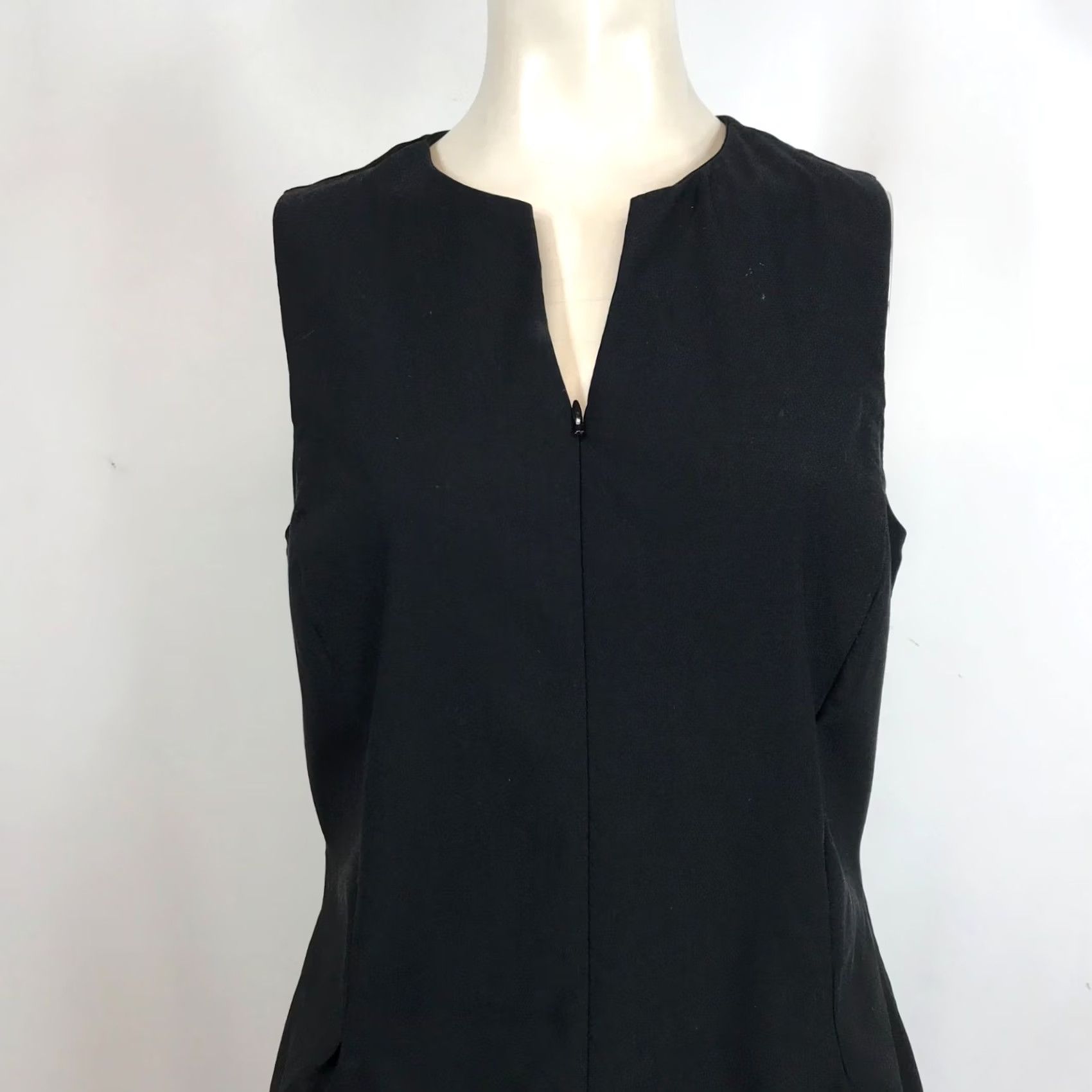 J.McLaughlin J. McLaughlin WOMEN'S 8 BLACK SLEEVELESS V-NECK RAYON DRESS Size M / US 6-8 / IT 42-44 - 2 Thumbnail