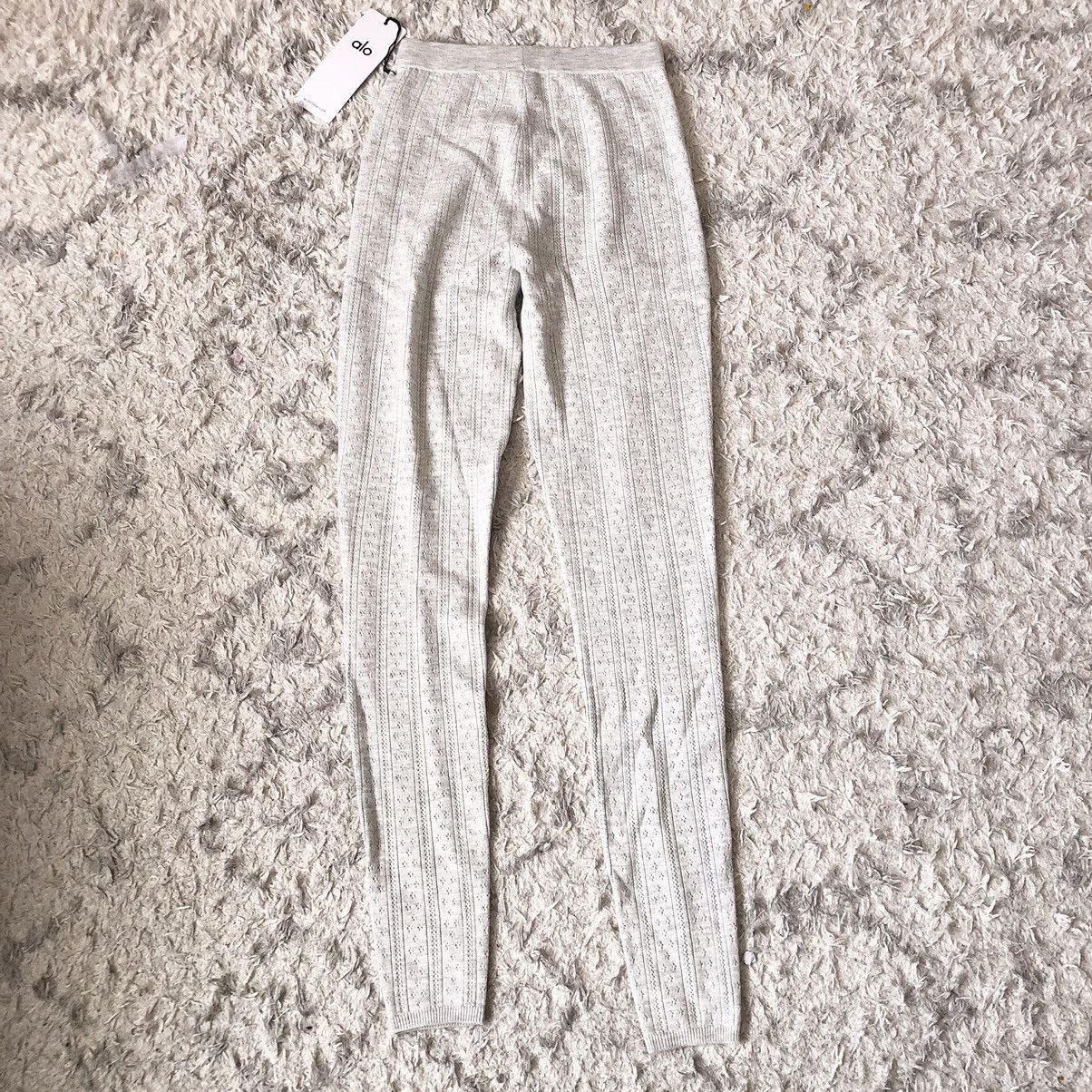 Alo Yoga Pointelle Sweater High-Waist Be Mine Legging Light Grey XS Size 25" / US 0 / IT 36 - 4 Thumbnail