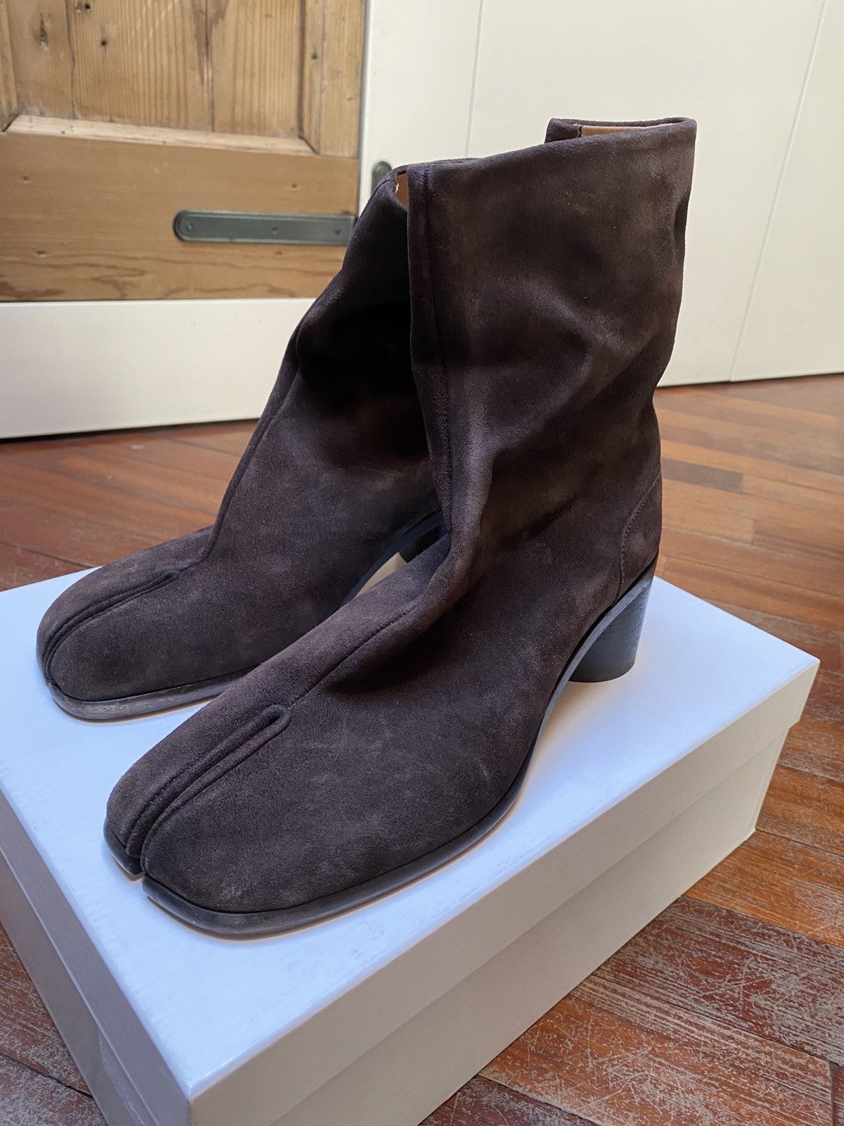 Maison Margiela Maison margiela brown suede tabi boots Size US 10 / EU 43 - 1 Thumbnail