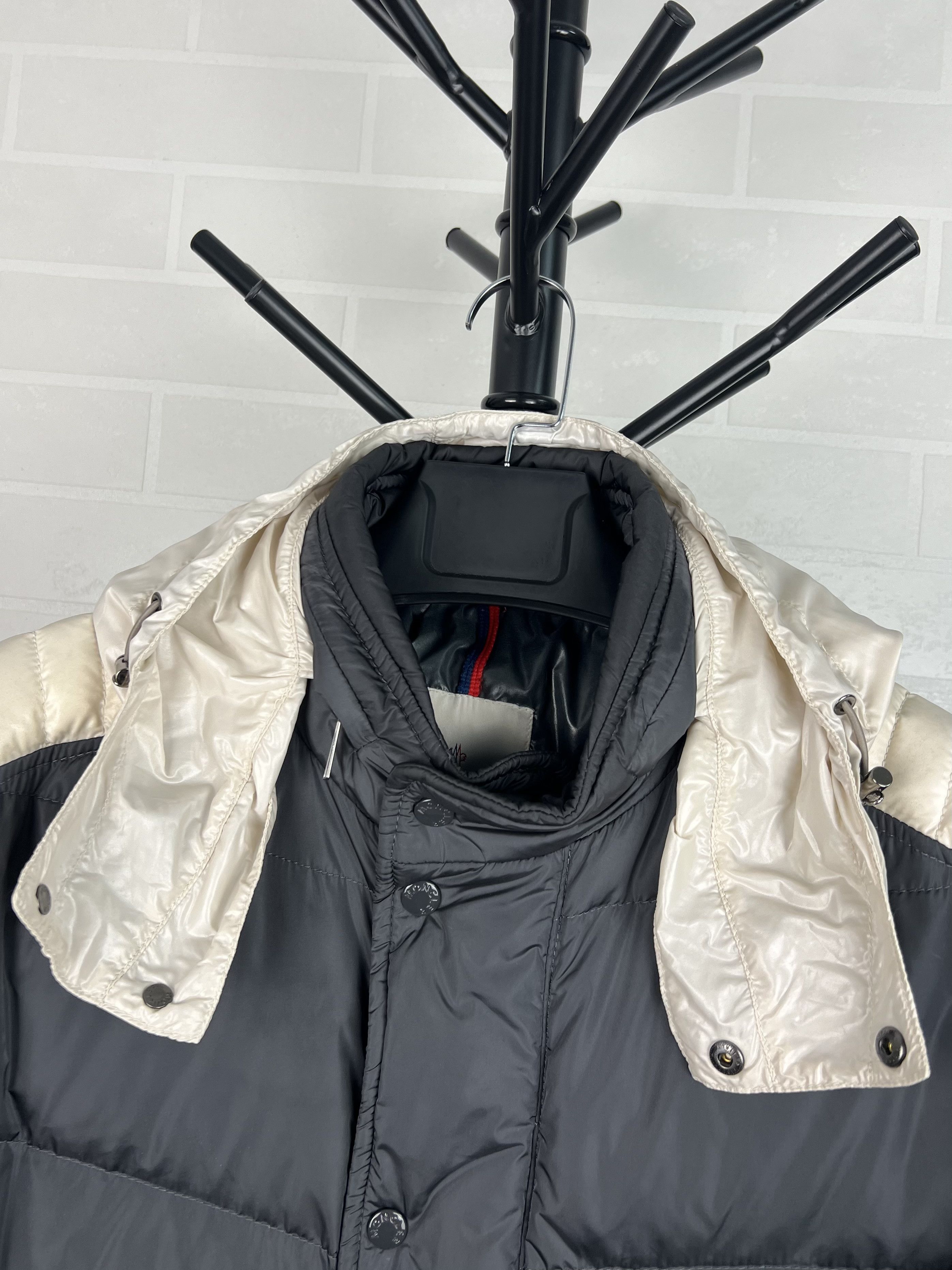 Moncler MONCLER Down Jacket Puffer AUSTIN GIUBBOTTO Patch Logo Gray Size US XL / EU 56 / 4 - 6 Thumbnail
