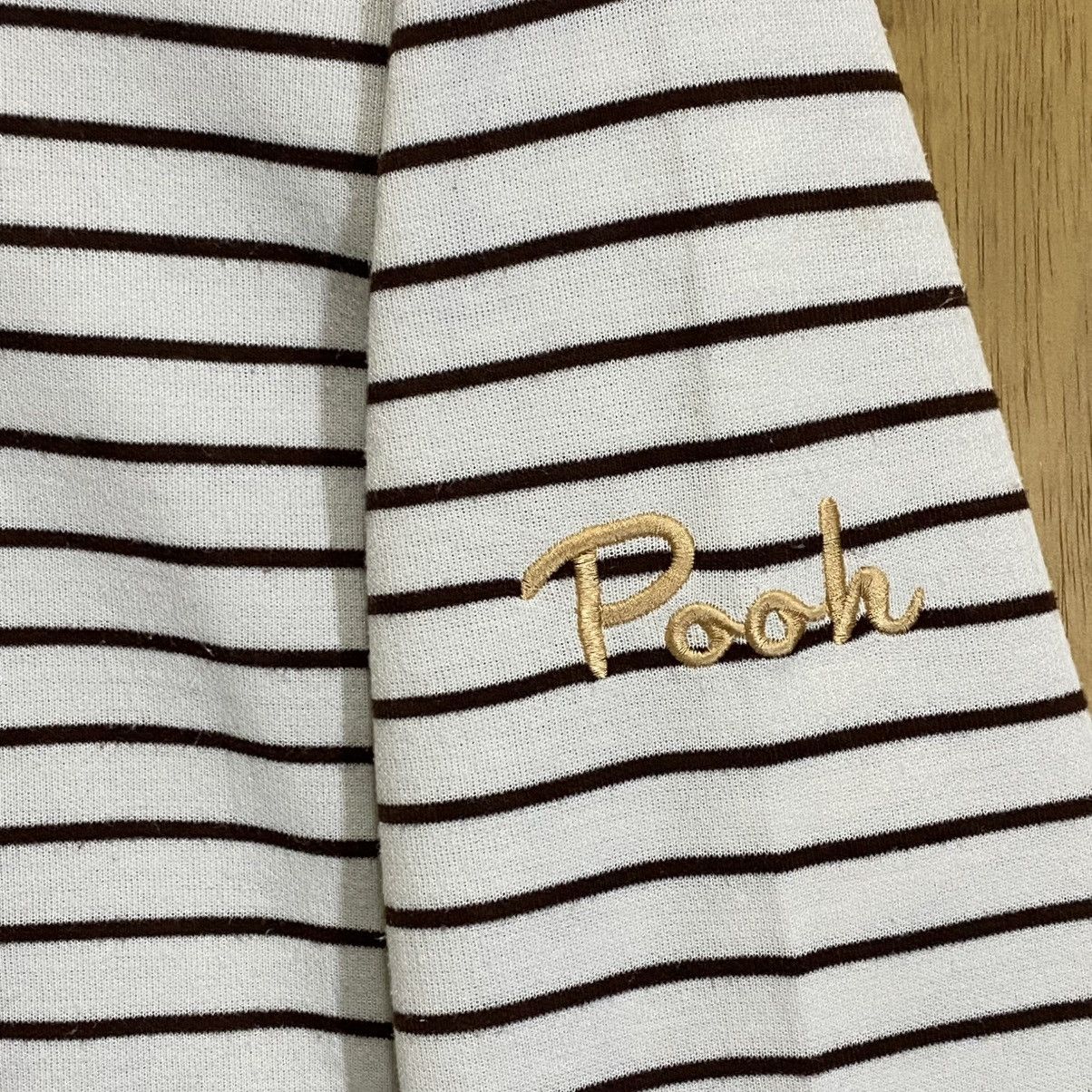 Disney Winnie The Pooh Vneck Sweatshirt Size US M / EU 48-50 / 2 - 8 Thumbnail