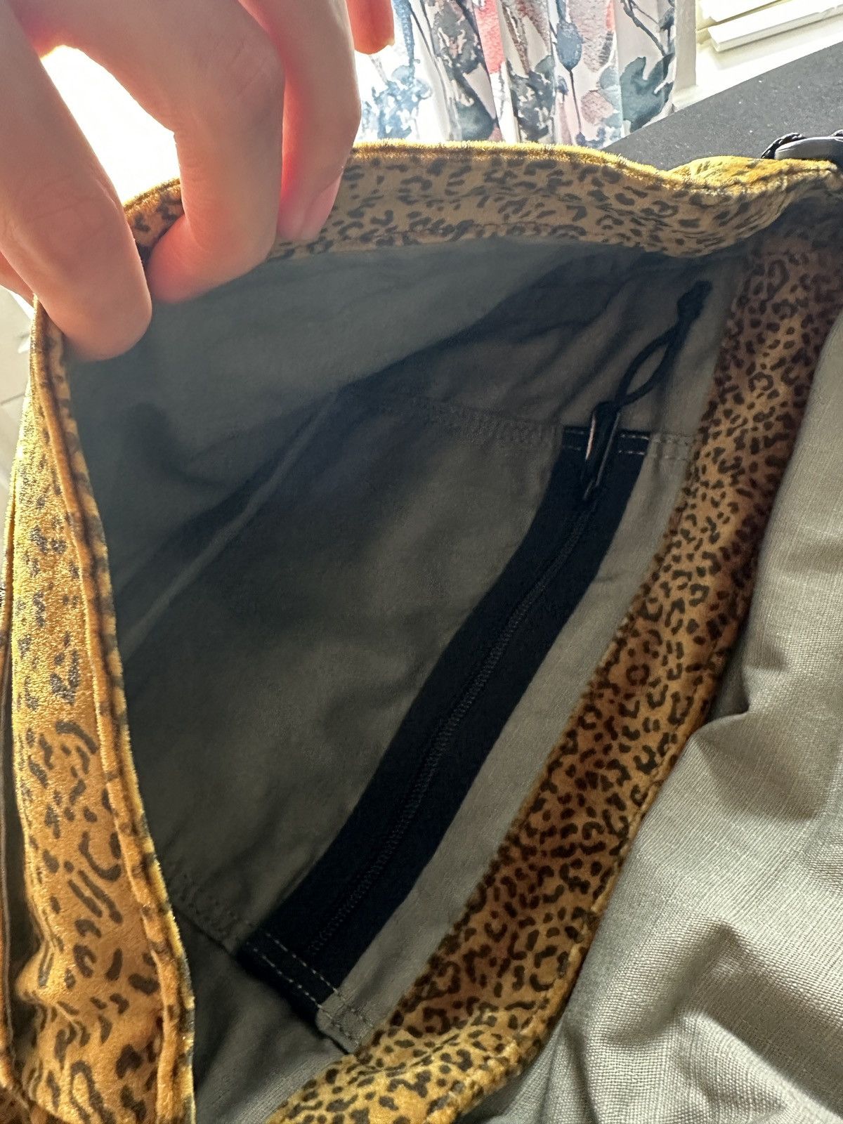 Supreme Supreme Velvet Messenger Bag Tan Leopard Size ONE SIZE - 6 Thumbnail