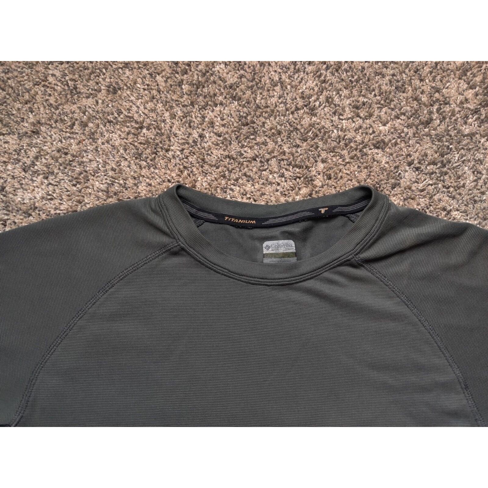Columbia Columbia Shirt Adult Mens Large Solid Gray Titanium Size US L / EU 52-54 / 3 - 2 Thumbnail