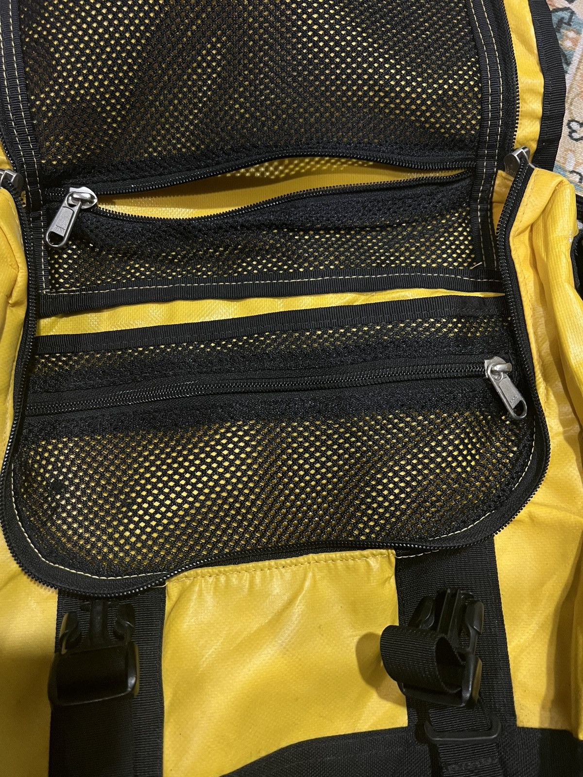 The North Face × Vintage Vintage The North Face Cross Body Bag Waterproof Messenger Size ONE SIZE - 6 Thumbnail