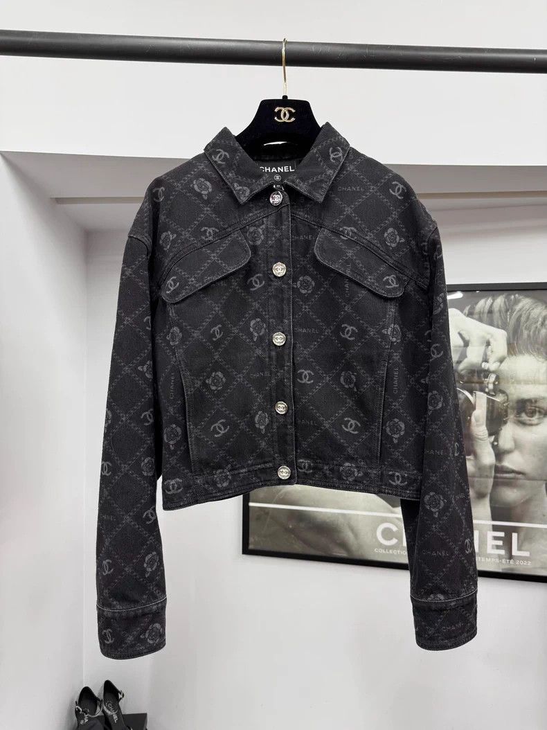 Chanel Chanel 23A black camelia logo denim jacket Size S / US 4 / IT 40 - 1 Thumbnail