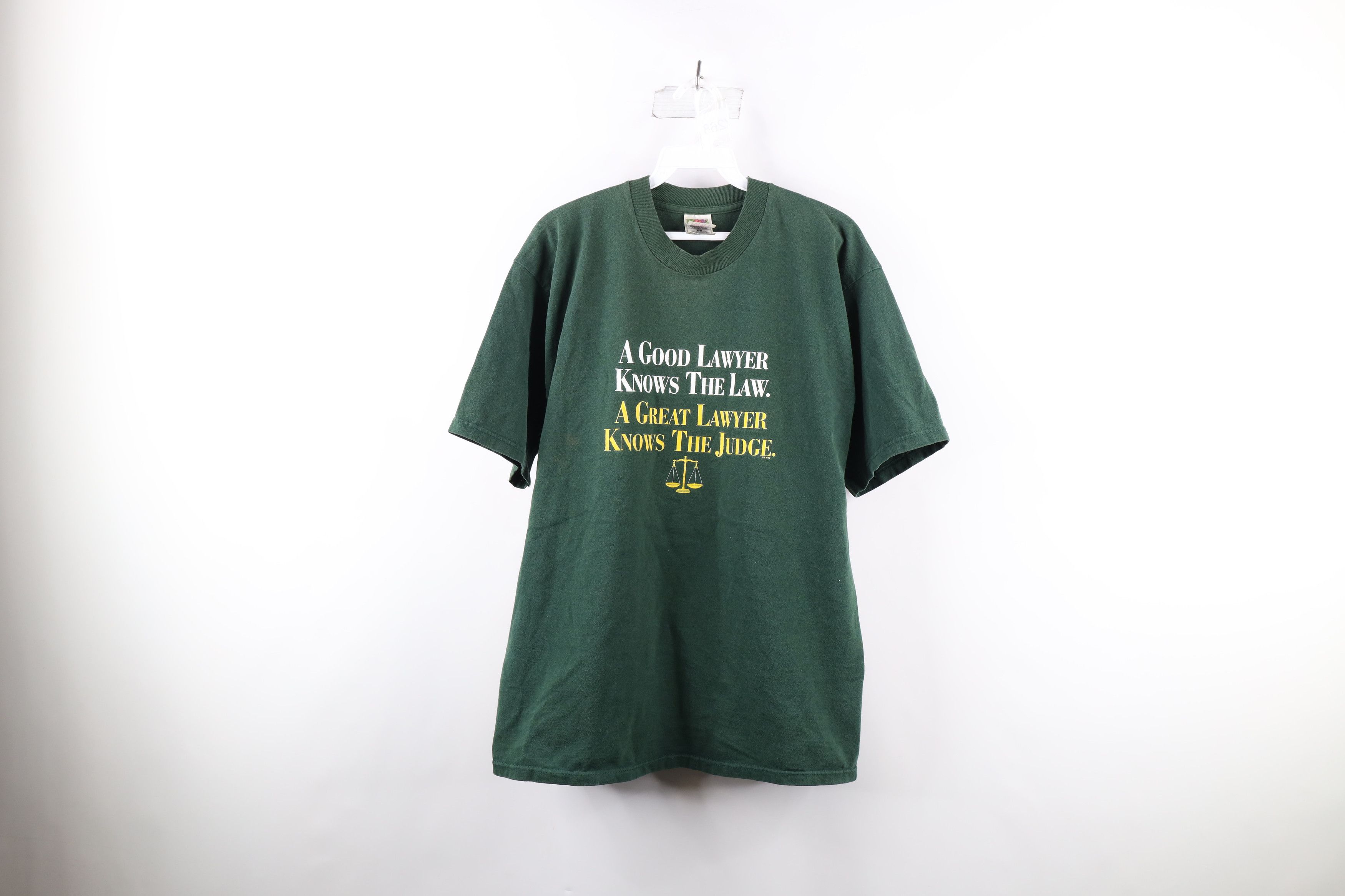 Vintage Vintage 90s Knows Law Great Lawyer Knows Judge T-Shirt Size US L / EU 52-54 / 3 - 1 Thumbnail