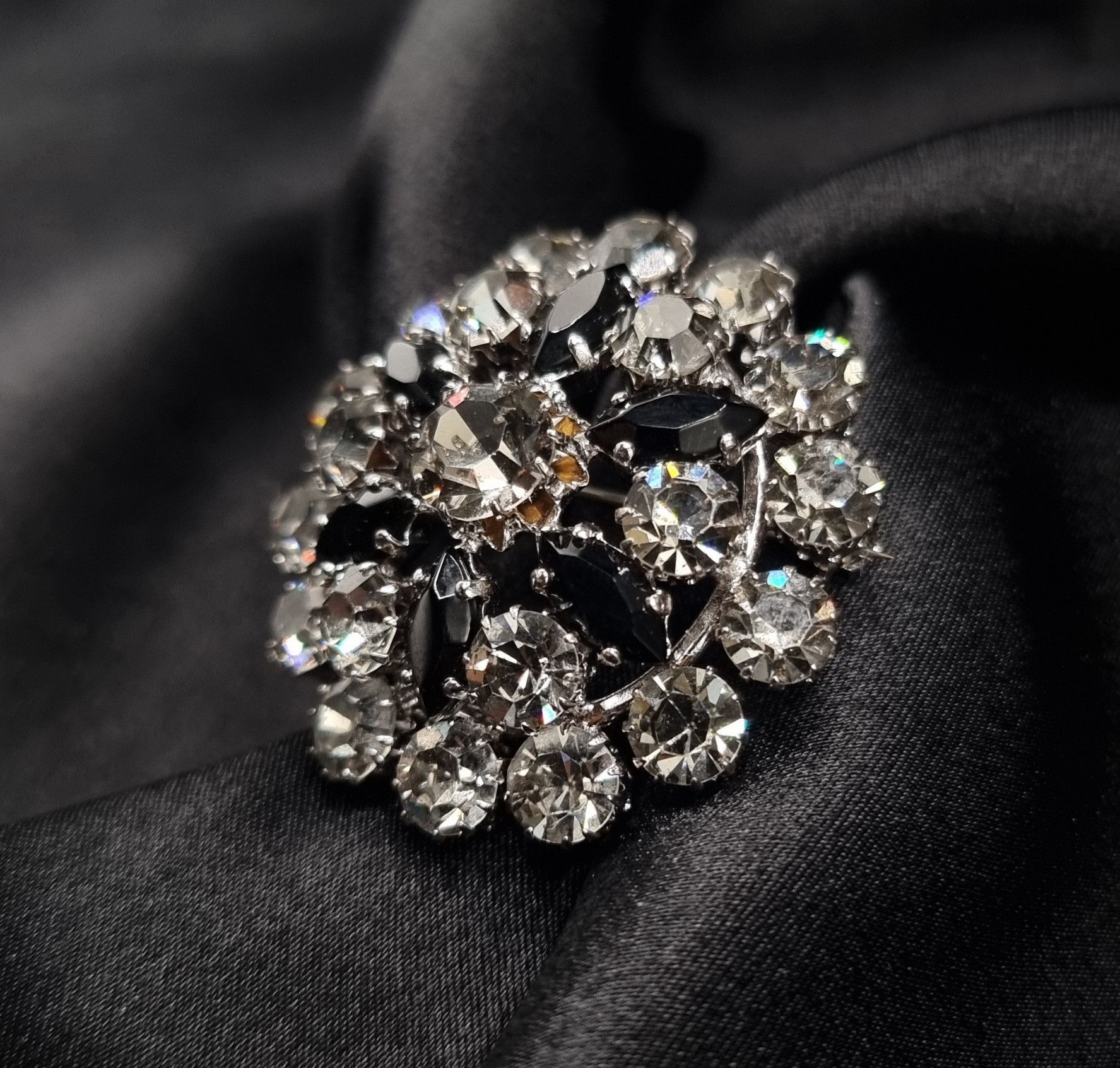 Vintage Vintage Rhinestone & Black Glass Floral Brooch Size ONE SIZE - 3 Thumbnail
