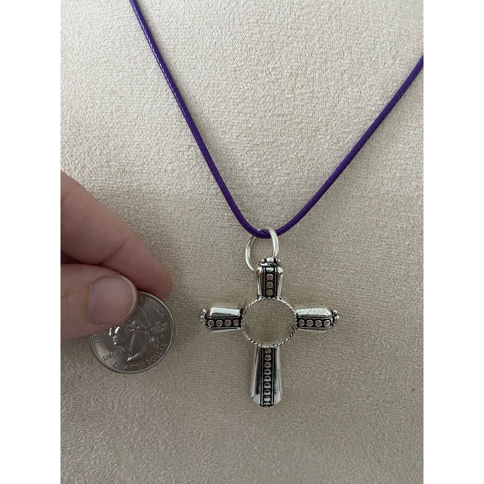Other Silver tone cross pendant necklace Size ONE SIZE - 2 Thumbnail