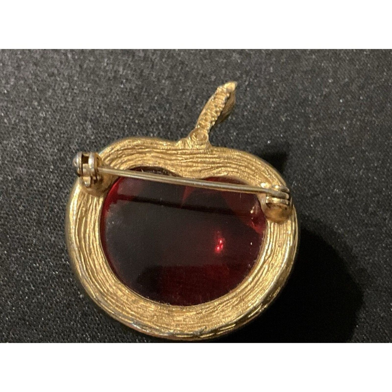 Other Sarah Coventry Gold Tone Lucite Apple Jelly Belly Brooch Size ONE SIZE - 4 Thumbnail