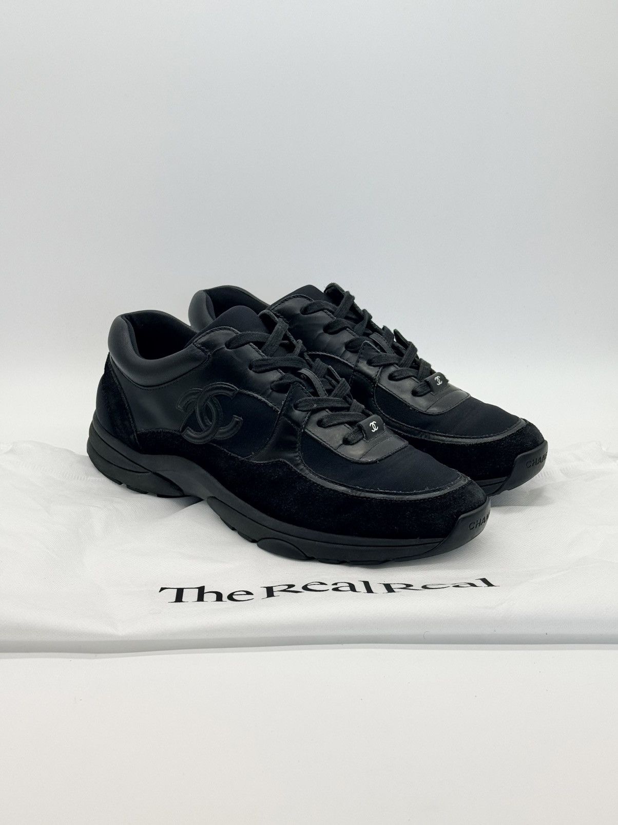 Chanel Size 10 - CHANEL CC Logo Low Black Size US 10 / EU 43 - 1 Thumbnail