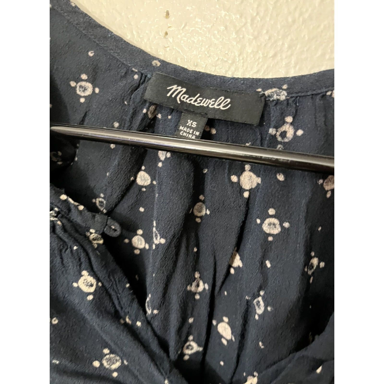 Madewell Madewell Memory Tank All Over Print Navy Blouse XS Geometric Chambray 100% Viscose Short Sleeve Round Neck Casual Women Blouse G1562 Size XS / US 0-2 / IT 36-38 - 2 Thumbnail