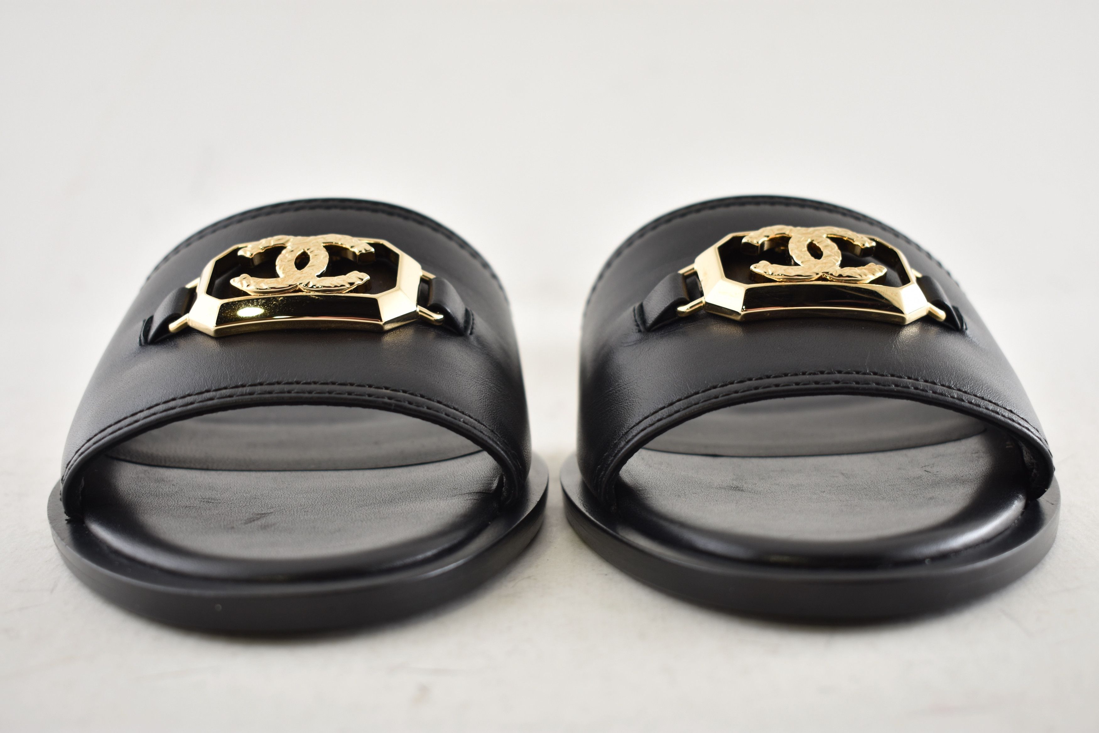 Chanel Chanel 23B Leather Gold CC Logo Mule Slides Sandals Flat 38 Size US 8 / IT 38 - 10 Thumbnail