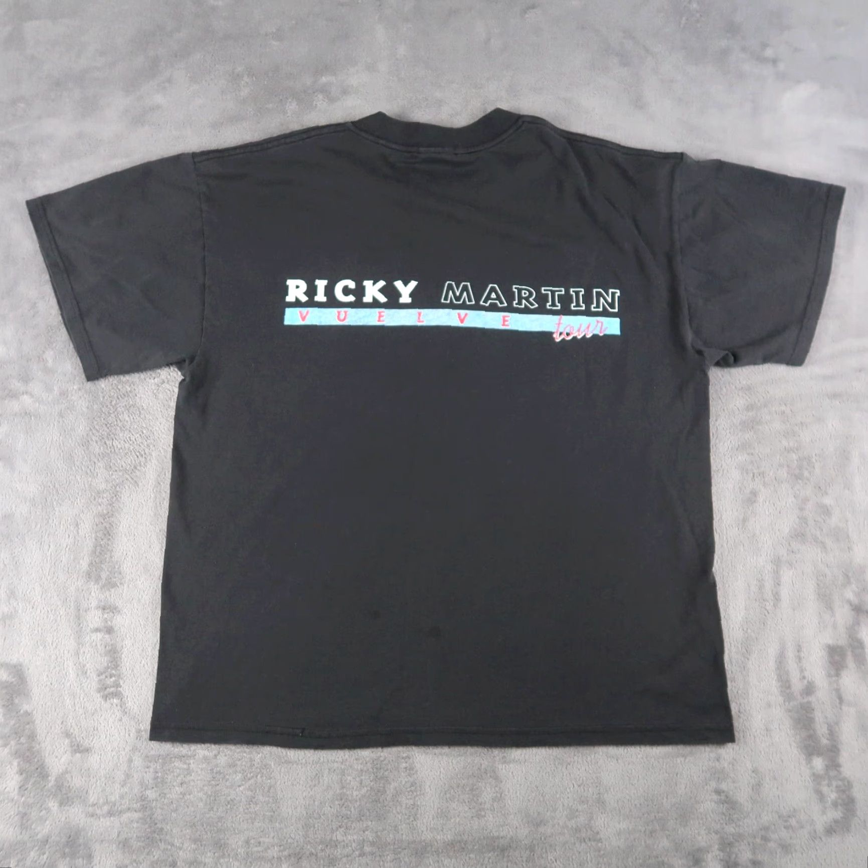 Hanes VINTAGE Hanes T-Shirt Men Black Ricky Martin Vuelive Tour Graphic Print Short Sleeve Crew Neck L Size US L / EU 52-54 / 3 - 2 Thumbnail